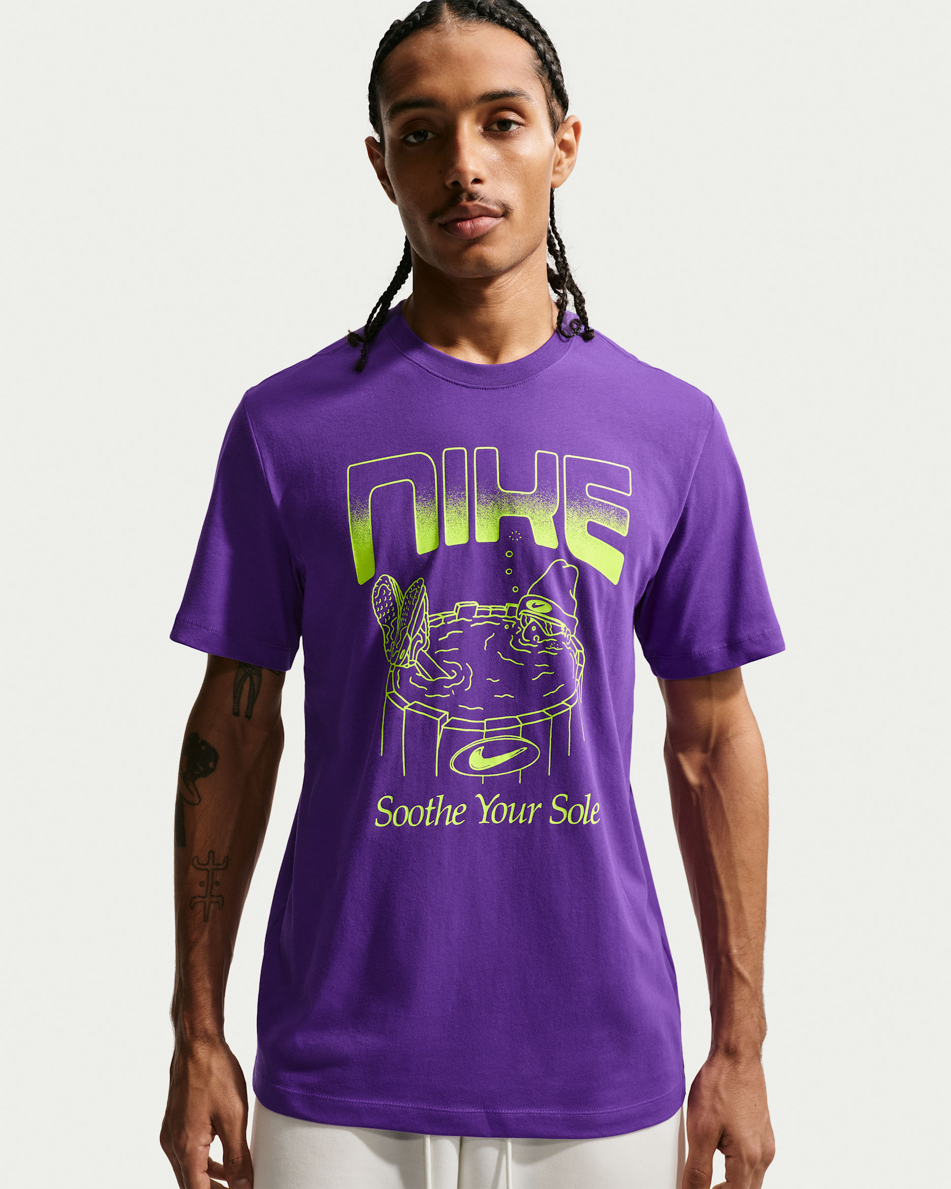 Playera Nike Sportswear  - Uva salvaje