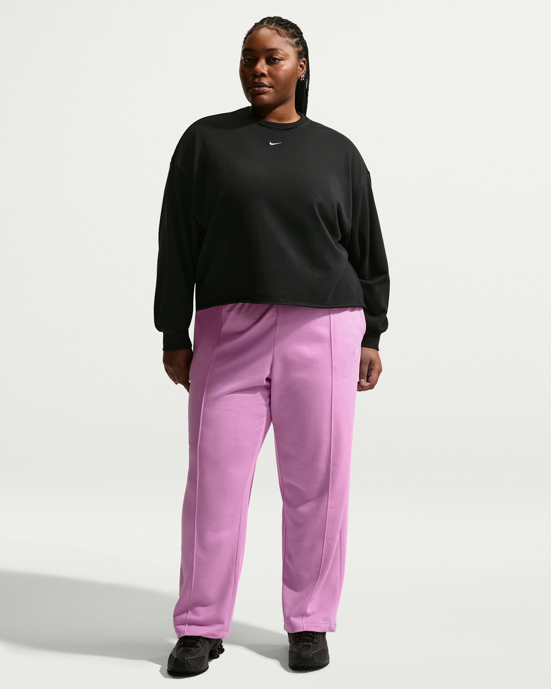 Pants de French Terry de tiro medio con dobladillo abierto para mujer (talla grande) Nike Sportswear Chill Terry - Magenta claro/Magenta claro/Vela