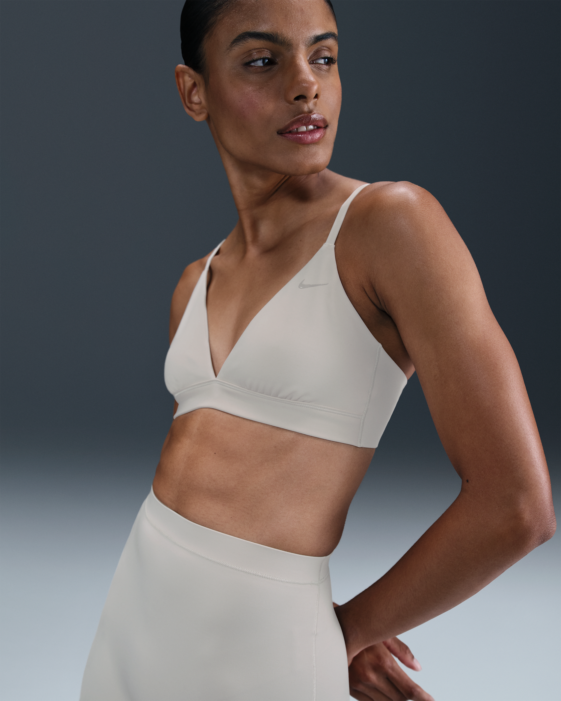 Nike Form Hafif Destekli Pedsiz Üçgen Kadın Spor Sütyeni - Light Orewood Brown/Light Iron Ore