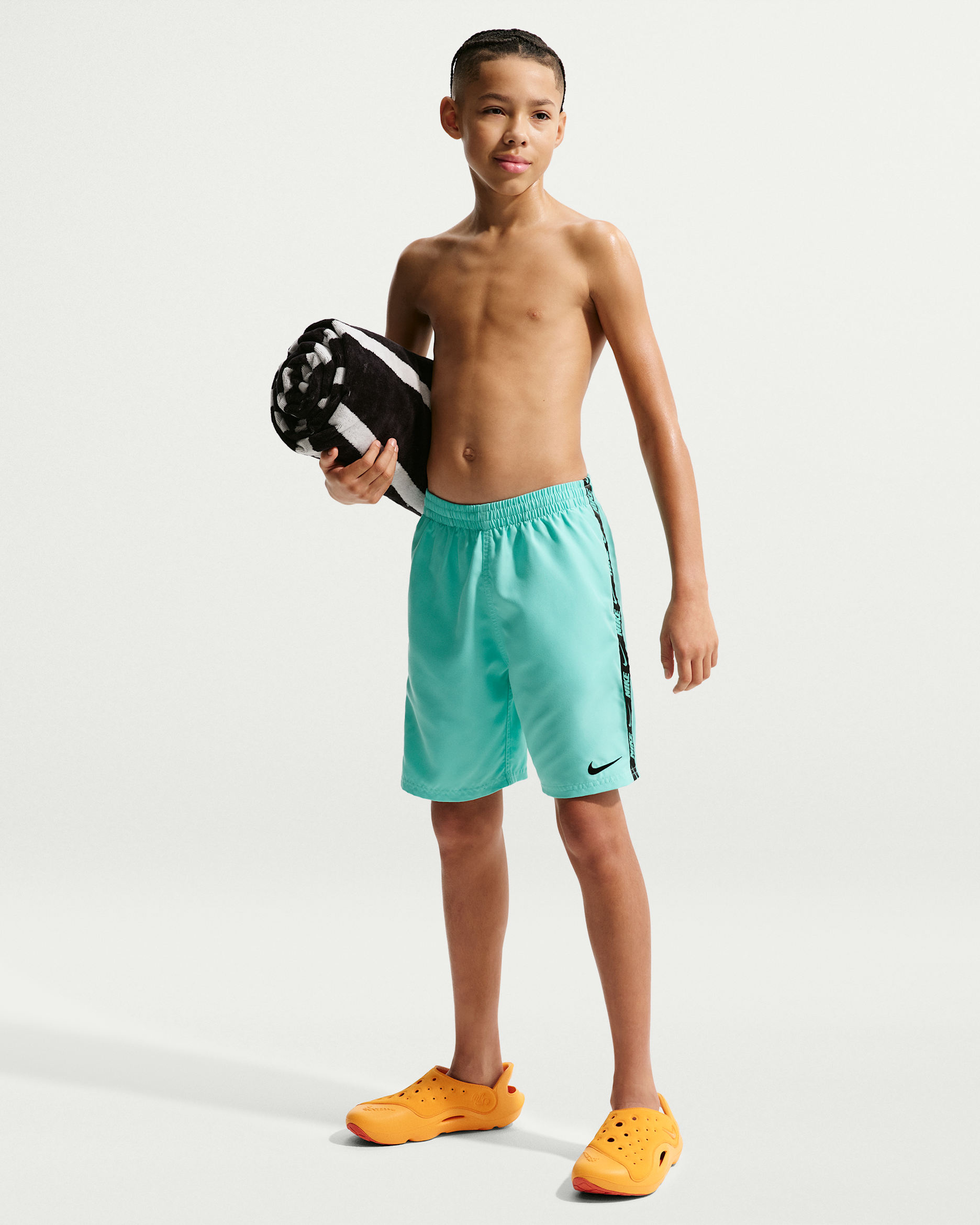 Shorts de playa o alberca con forro de ropa interior de 18 cm para niño talla grande Nike Swim Breaker Logo Tape - Turquesa desteñido/Turquesa desteñido/Turquesa desteñido/Negro
