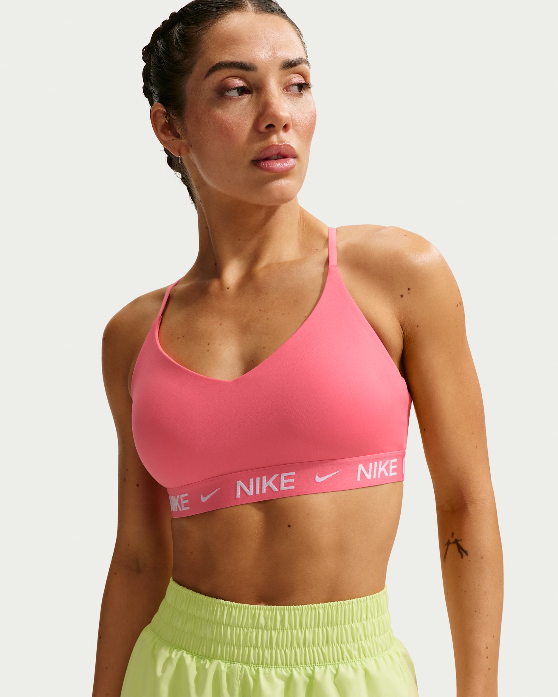 Bra deportivo ajustable con almohadillas para mujer Nike Indy Light Support - Coral marino/Coral marino/Blanco