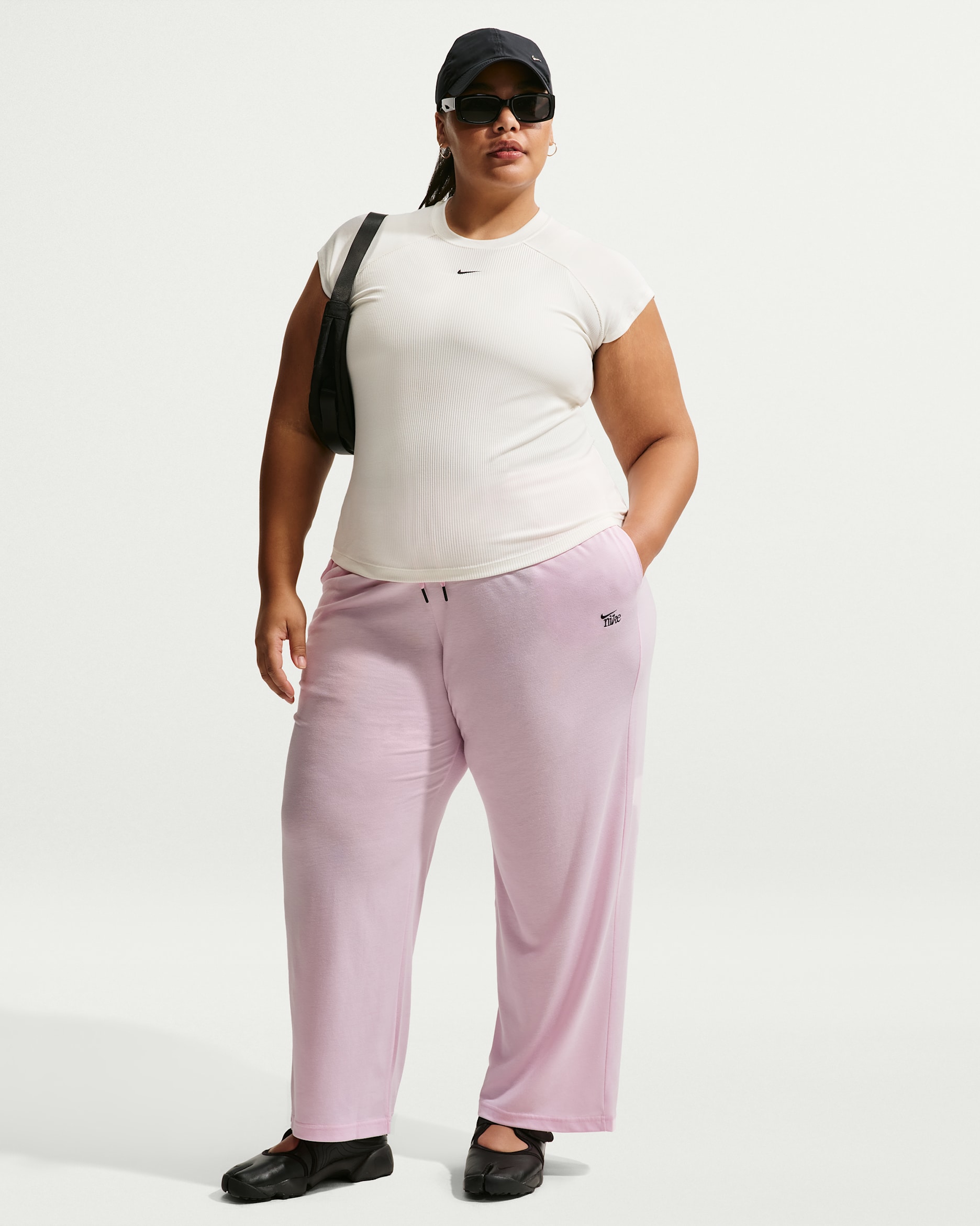 Pantalones de dobladillo abierto ligeros de tiro medio para mujer Nike Sportswear Chill Knit (talla grande) - Espuma rosa/Gris humo oscuro