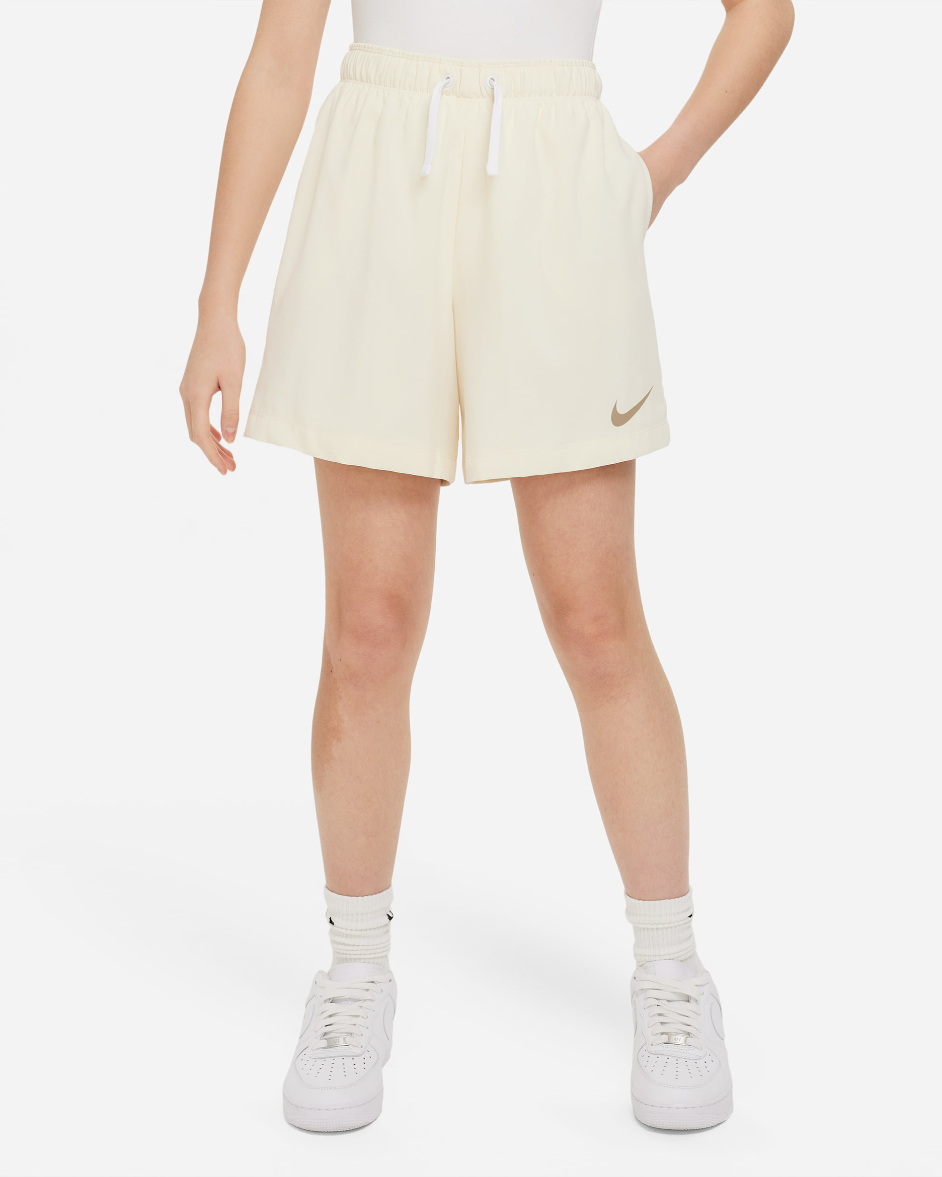 나이키 스포츠웨어 트렌드 주니어(여아) 하이웨이스트 우븐 쇼츠 - 코코넛 밀크/화이트/카키