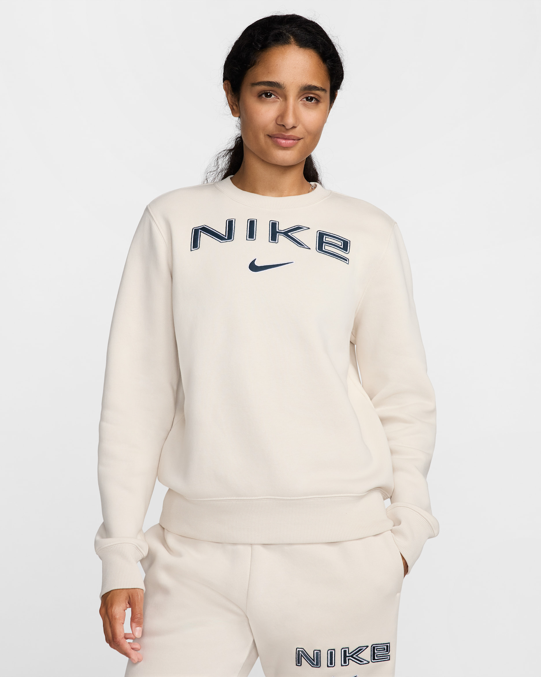 Sudadera de cuello redondo con loogotipo para mujer Nike Sportswear Phoenix Fleece - Marrón verdoso claro/Blanco/Azul marino militar