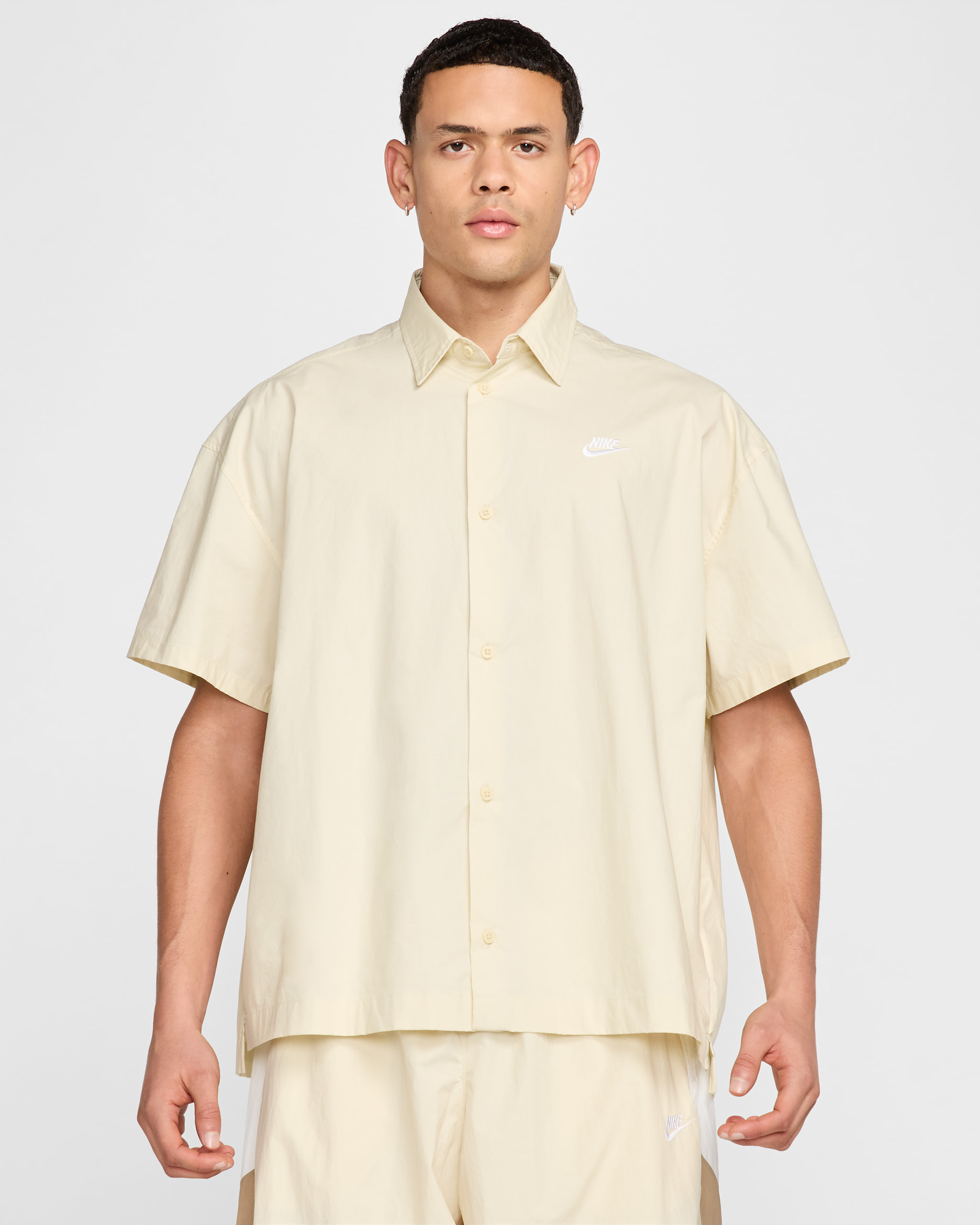 Nike Club overhemd met korte mouwen en knoopsluiting voor heren - Light Khaki/Wit