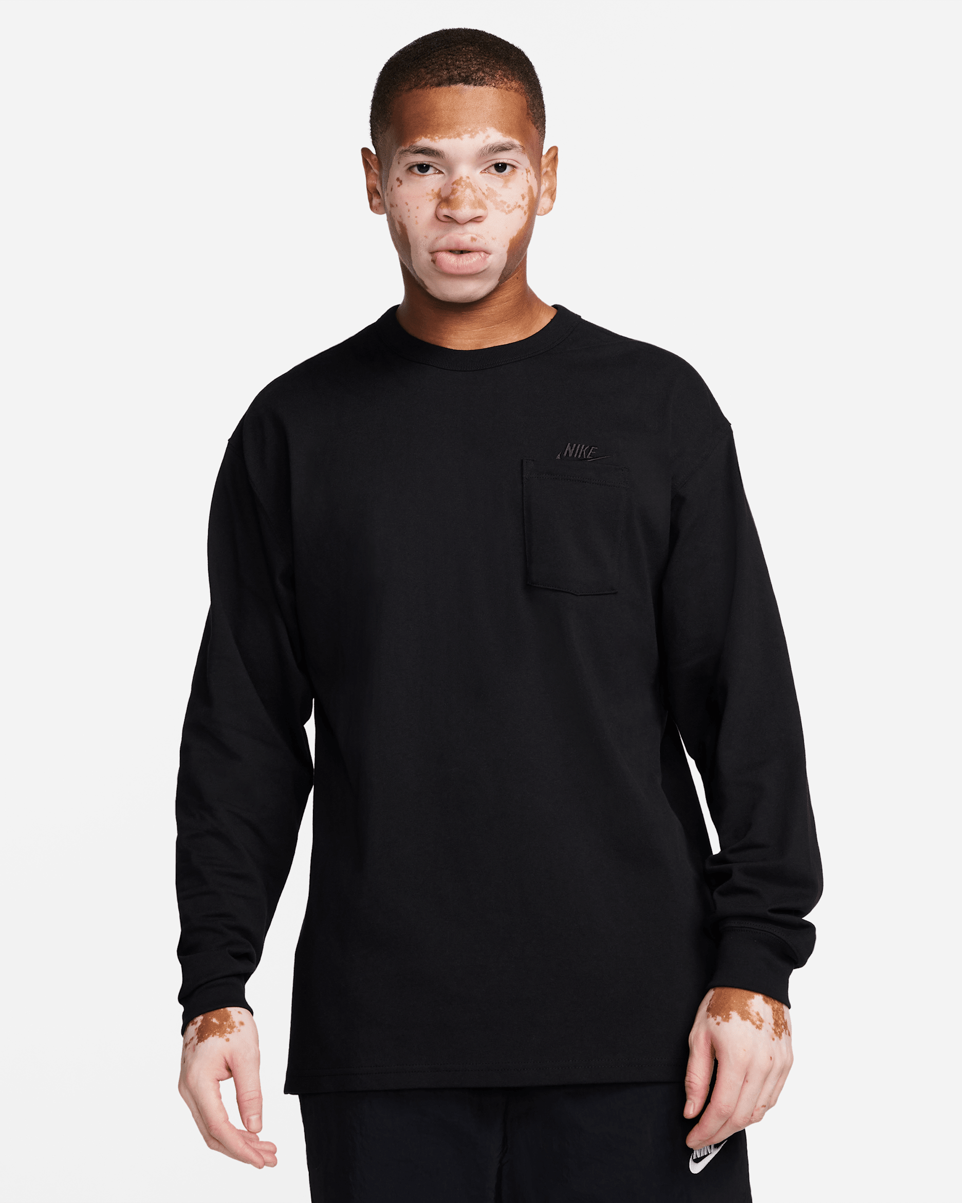 Nike Sportswear Premium Essentials Men's Long-Sleeve Pocket T-Shirt - Black