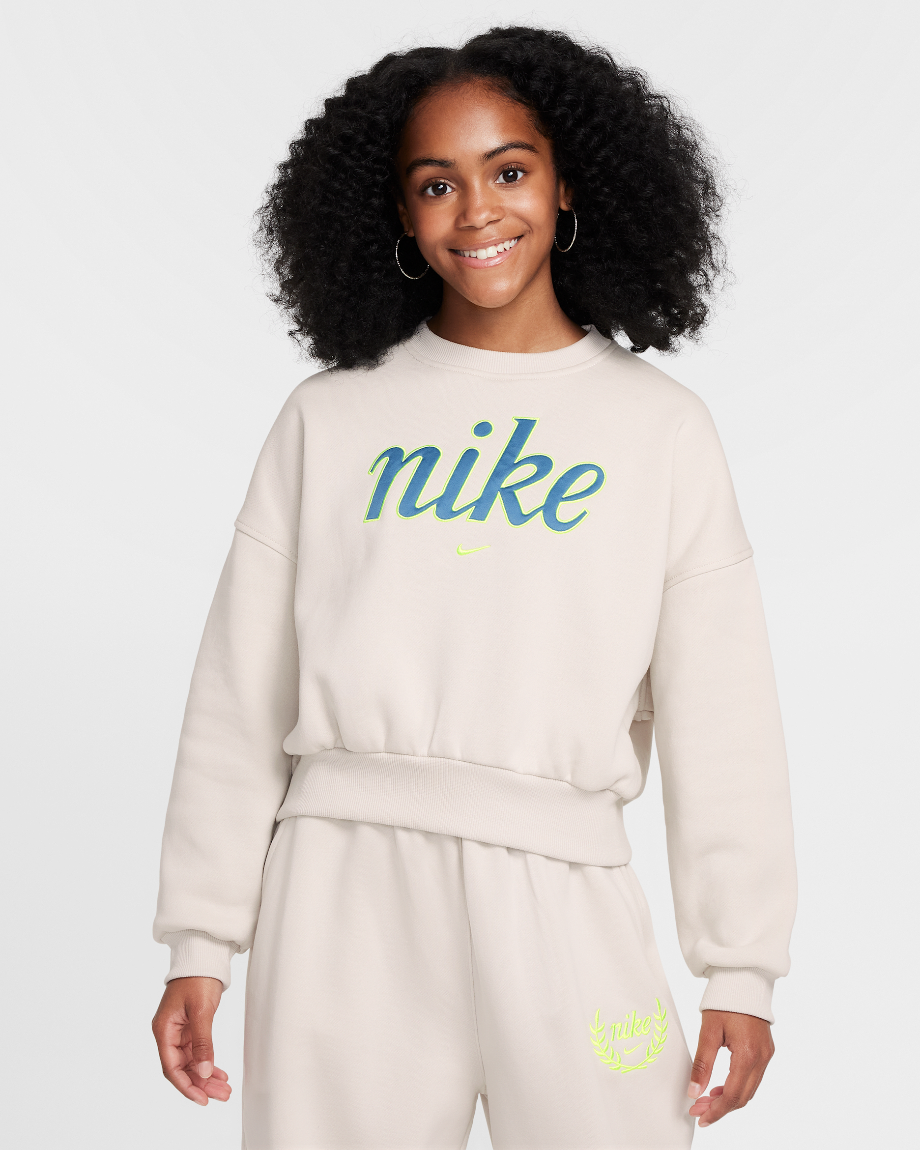Nike Sportswear Club Fleece Girls' Boxy Crew-Neck Sweatshirt - Light Bone/Volt
