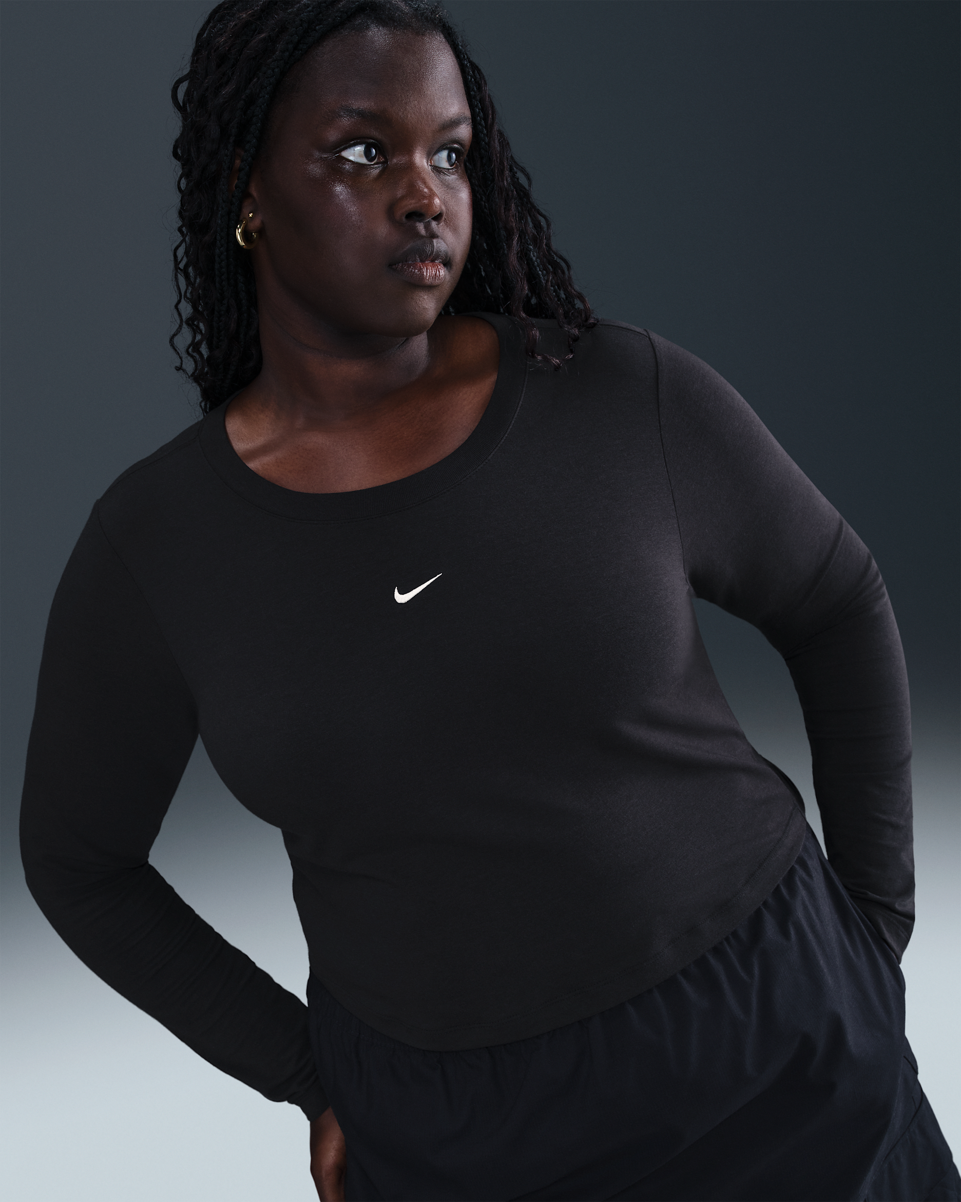 Nike Sportswear Chill Knit karcsúsított, hosszú ujjú, rövid szabású női felső (plus size méret) - Fekete/Sail