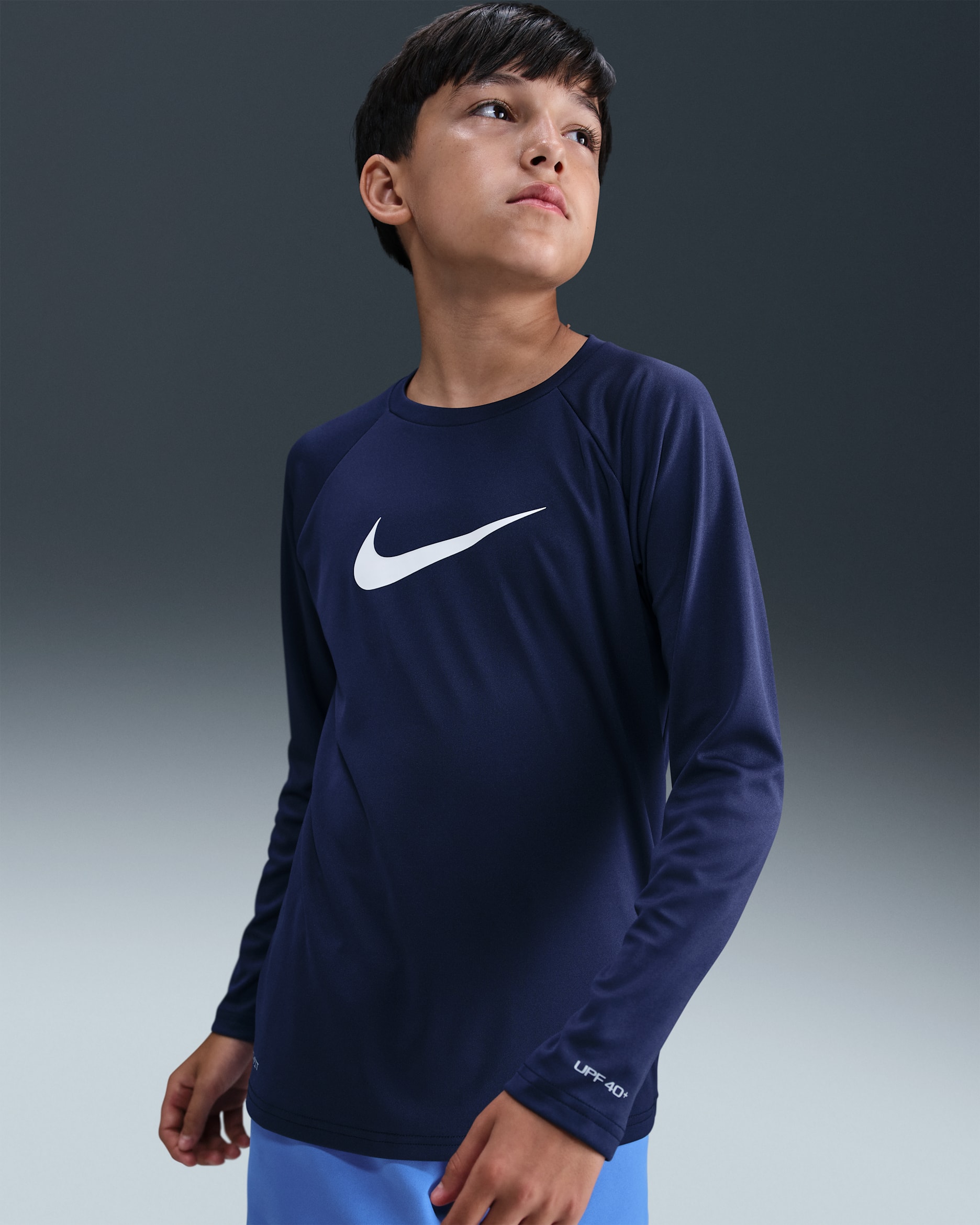 Playera de manga larga Dri-FIT UV para niño talla grande Nike Swim Hydroguard Essential - Azul marino medianoche/Blanco