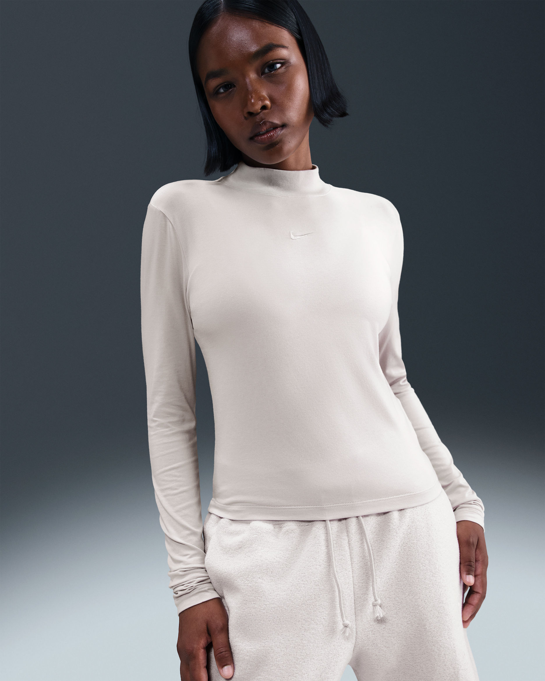 Playera de manga larga slim con cuello alto para mujer Nike Sportswear Chill Knit - Hueso claro
