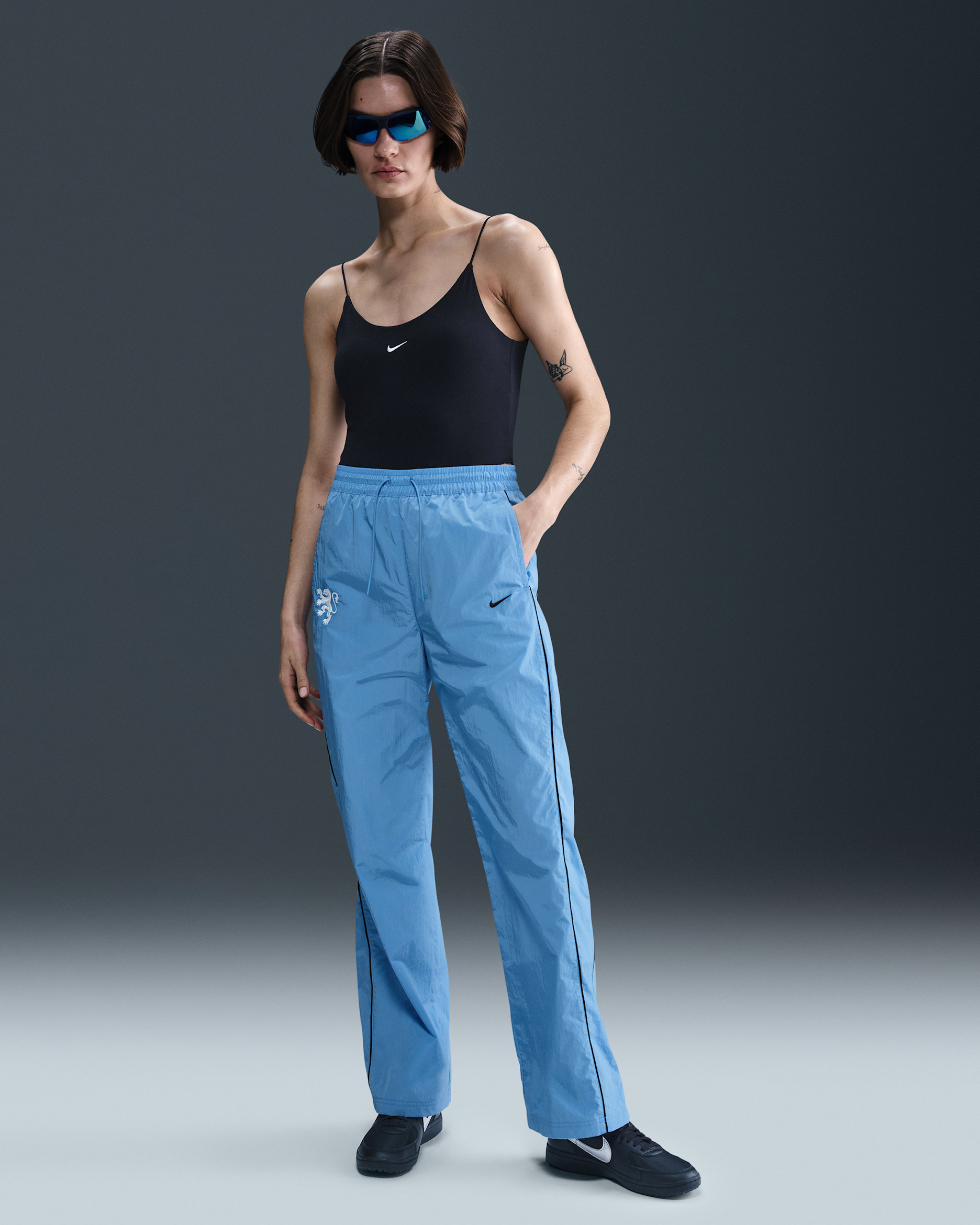 Netherlands Windrunner Women's Nike Football High-Waisted Woven Pants - Blue Beyond/Black/Black