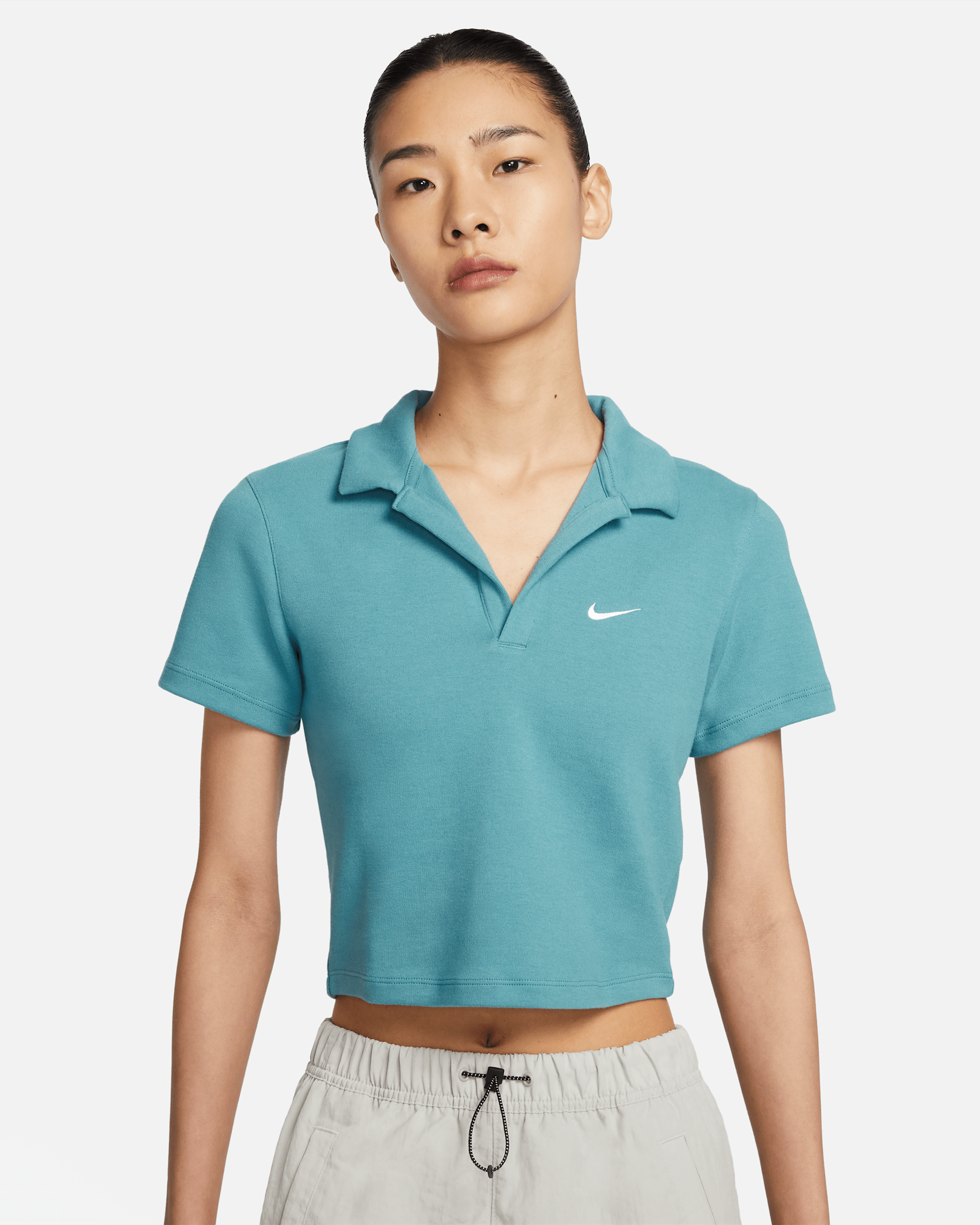 เสื้อโปโลแขนสั้นผู้หญิง Nike Sportswear Essential - Noise Aqua/ขาว