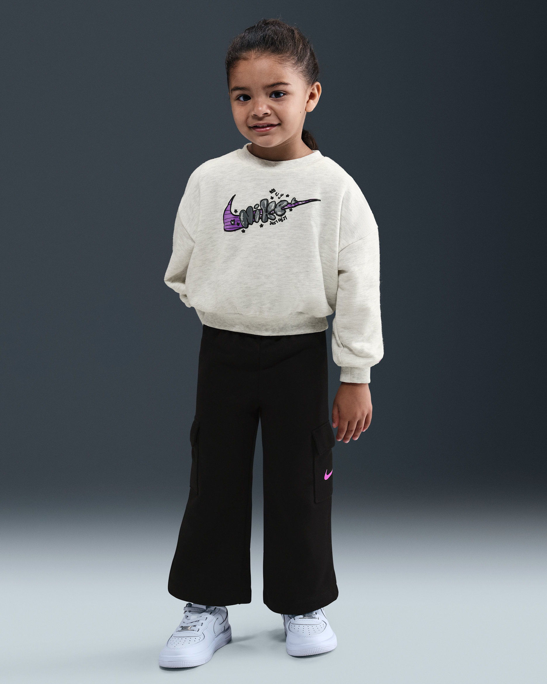 Conjunto de sudadera de cuello redondo sin cierre y pants cargo de French Terry infantil Nike - Negro