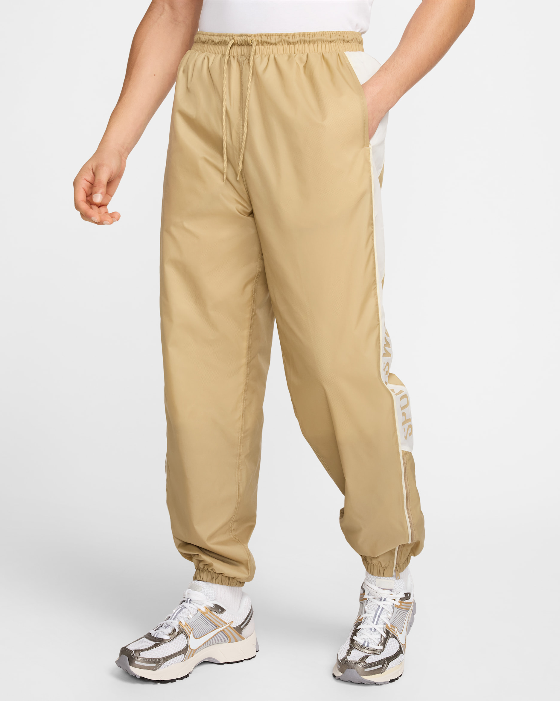 Joggers de tejido Woven para hombre Nike Club - Beige paracaídas/Vela/Caqui claro/Vela