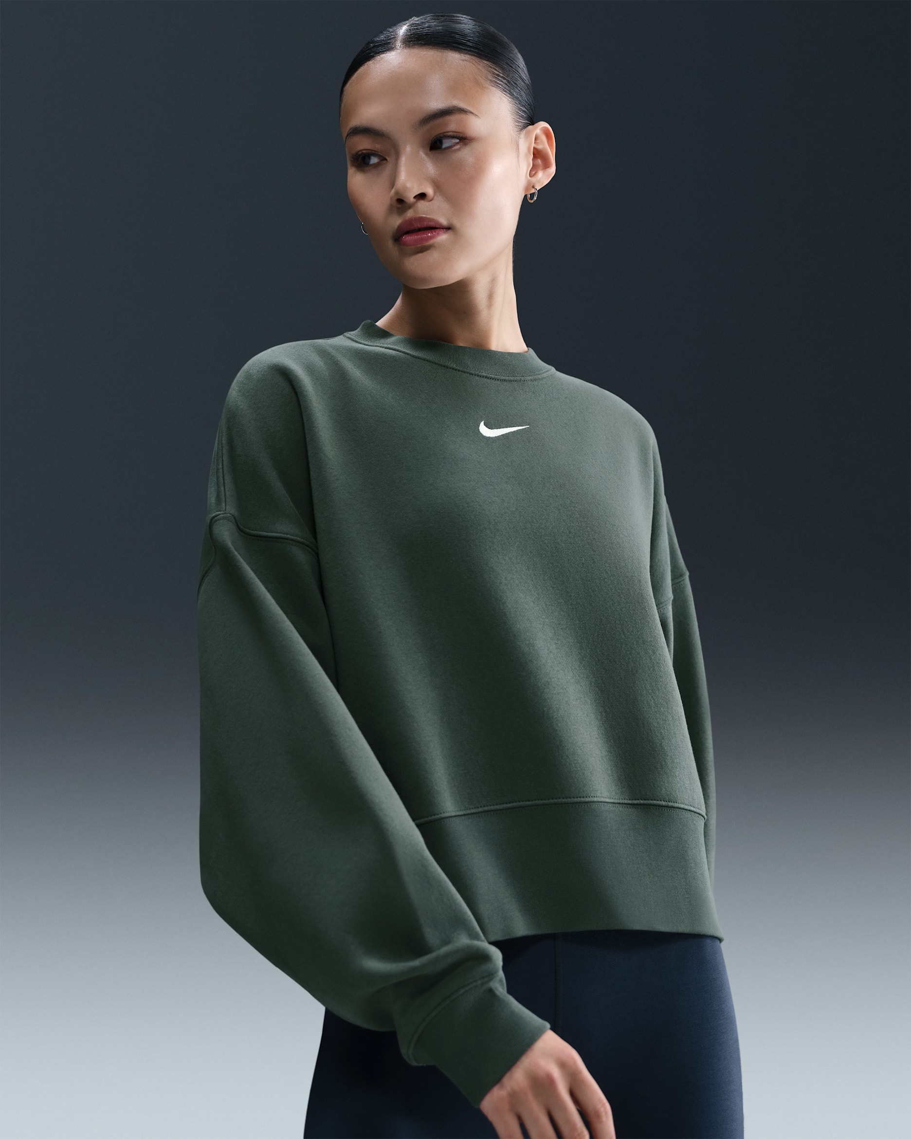 ナイキ スポーツウェア コレクション エッセンシャル ウィメンズ オーバーサイズド フリース クルー - ビンテージグリーン/ホワイト