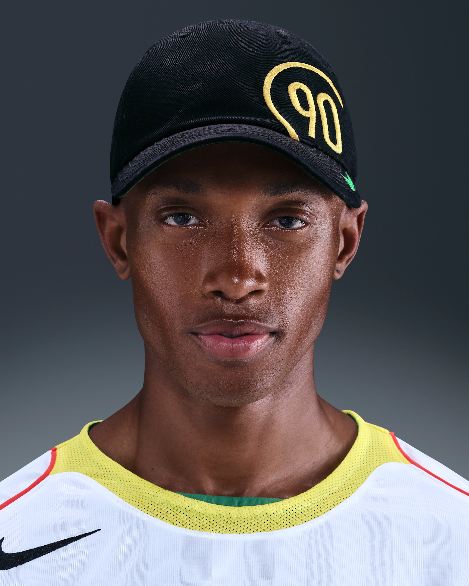Nike Club unstrukturierte Cap - Schwarz/Tour Yellow