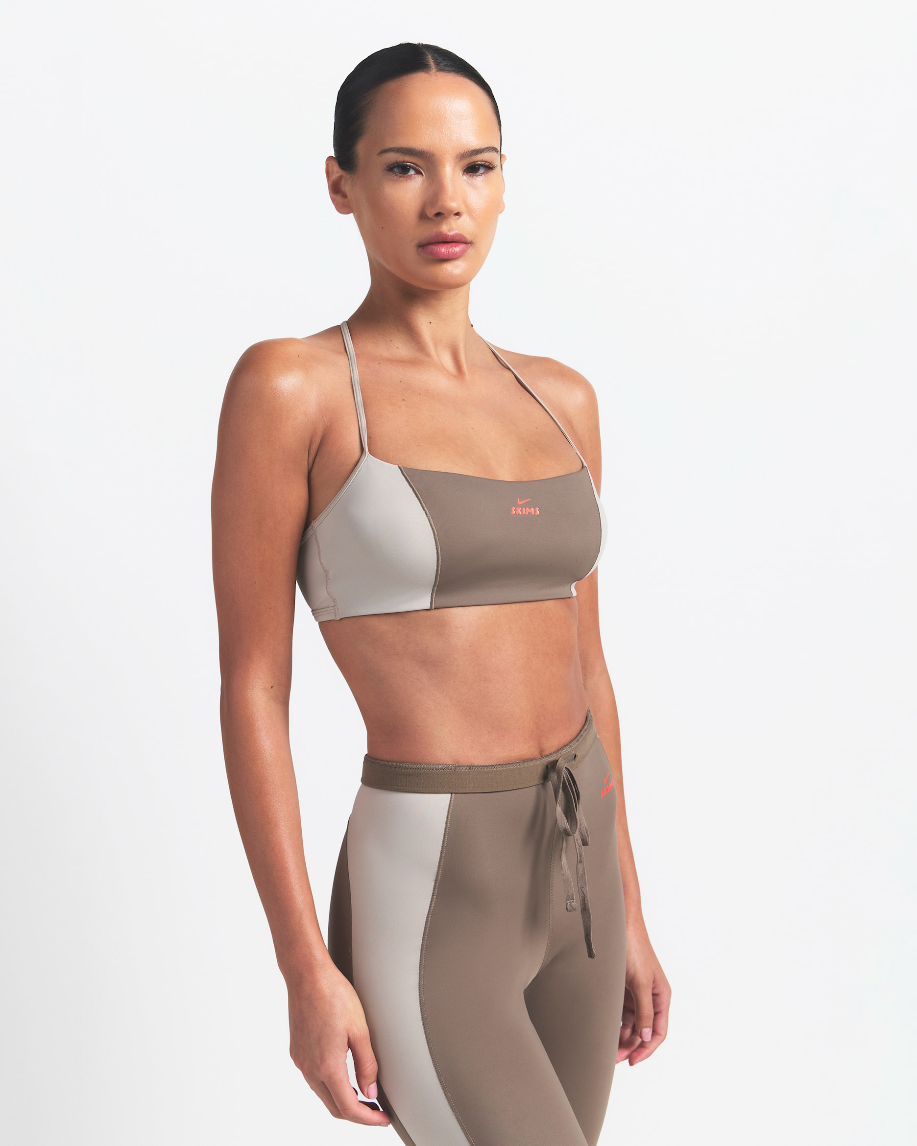 NikeSKIMS Shine Women's Micro-Scoop Bra - NSKM TRUFFLE/NSKM STONE