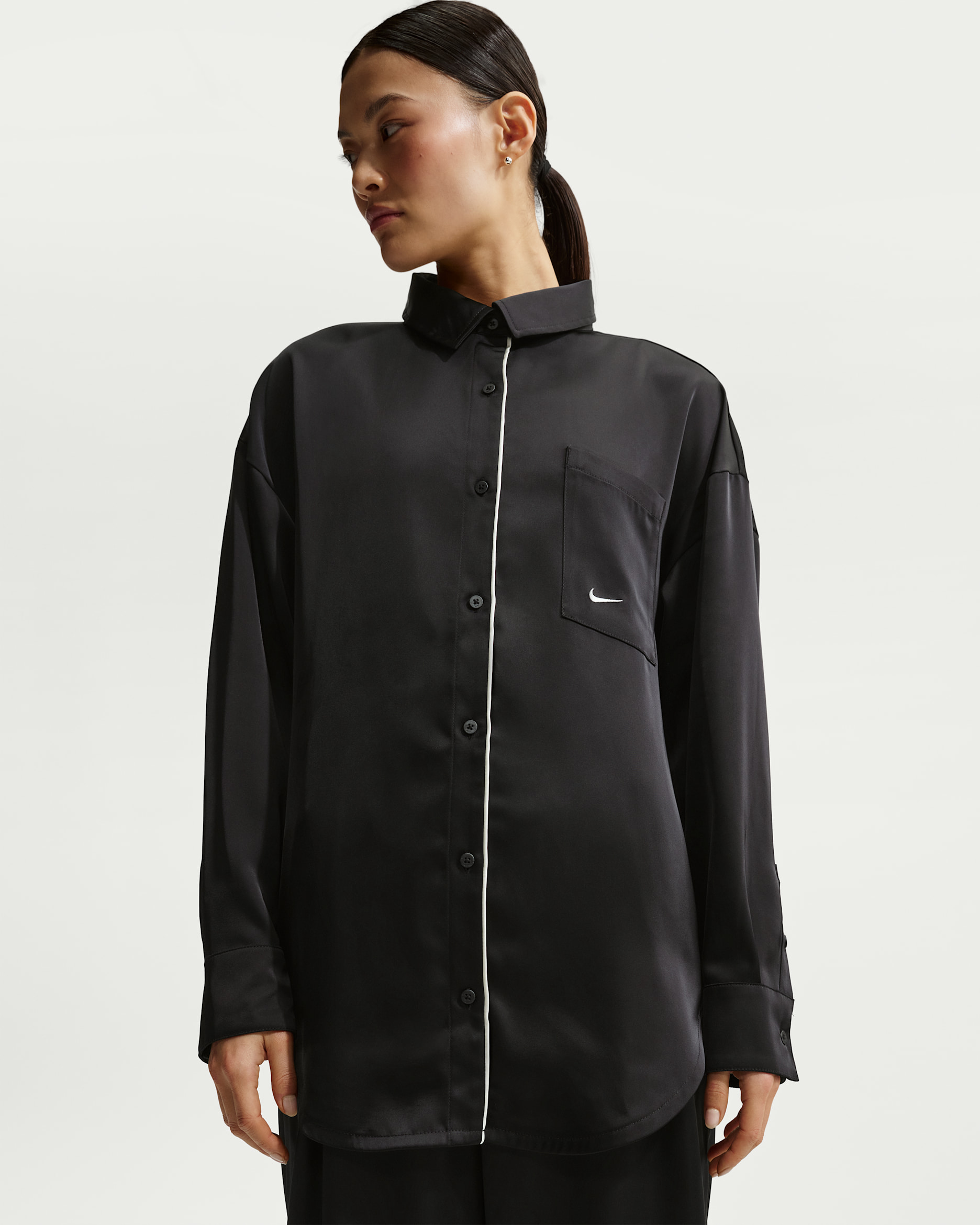 Playera de manga larga oversized de satén para mujer Nike Sportswear - Negro/Vela