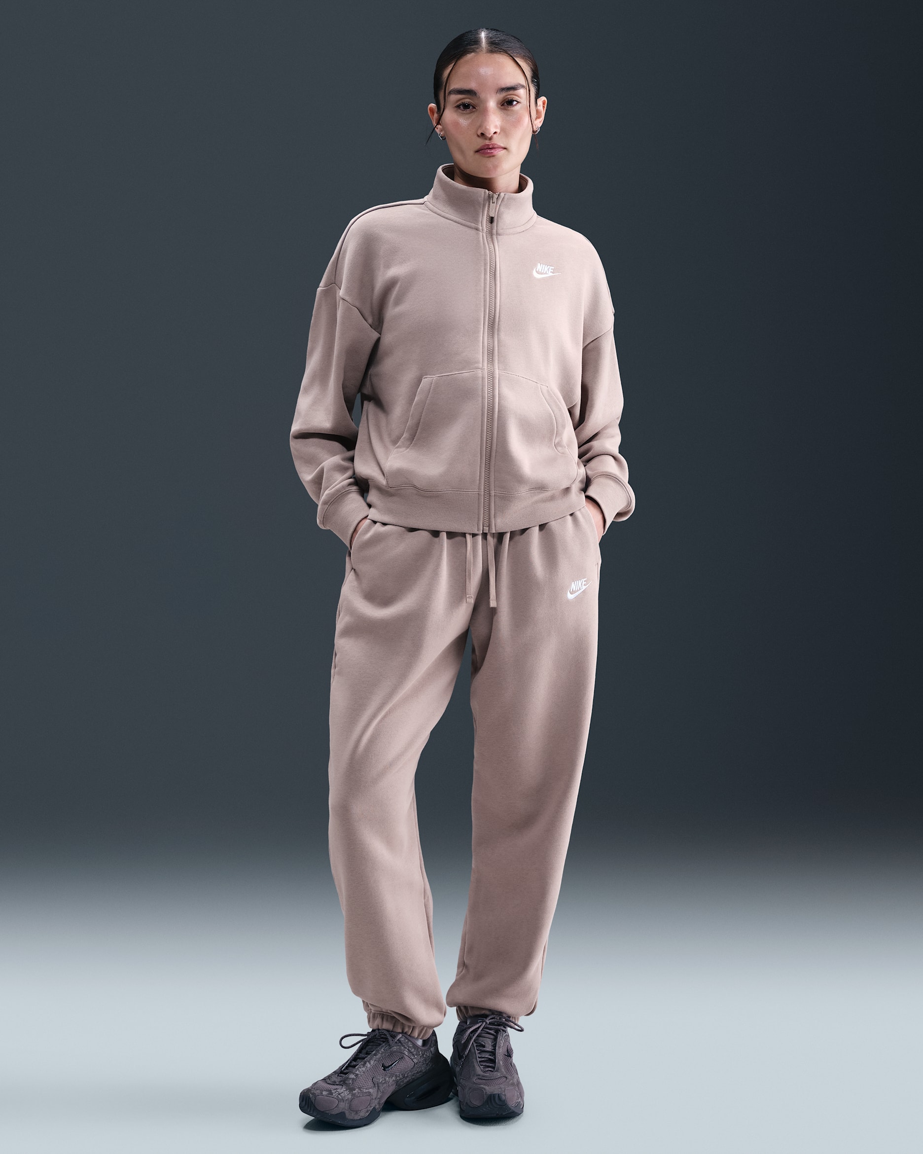 Nike Sportswear Club Fleece 女款中腰寬版運動褲 - Malt/白色
