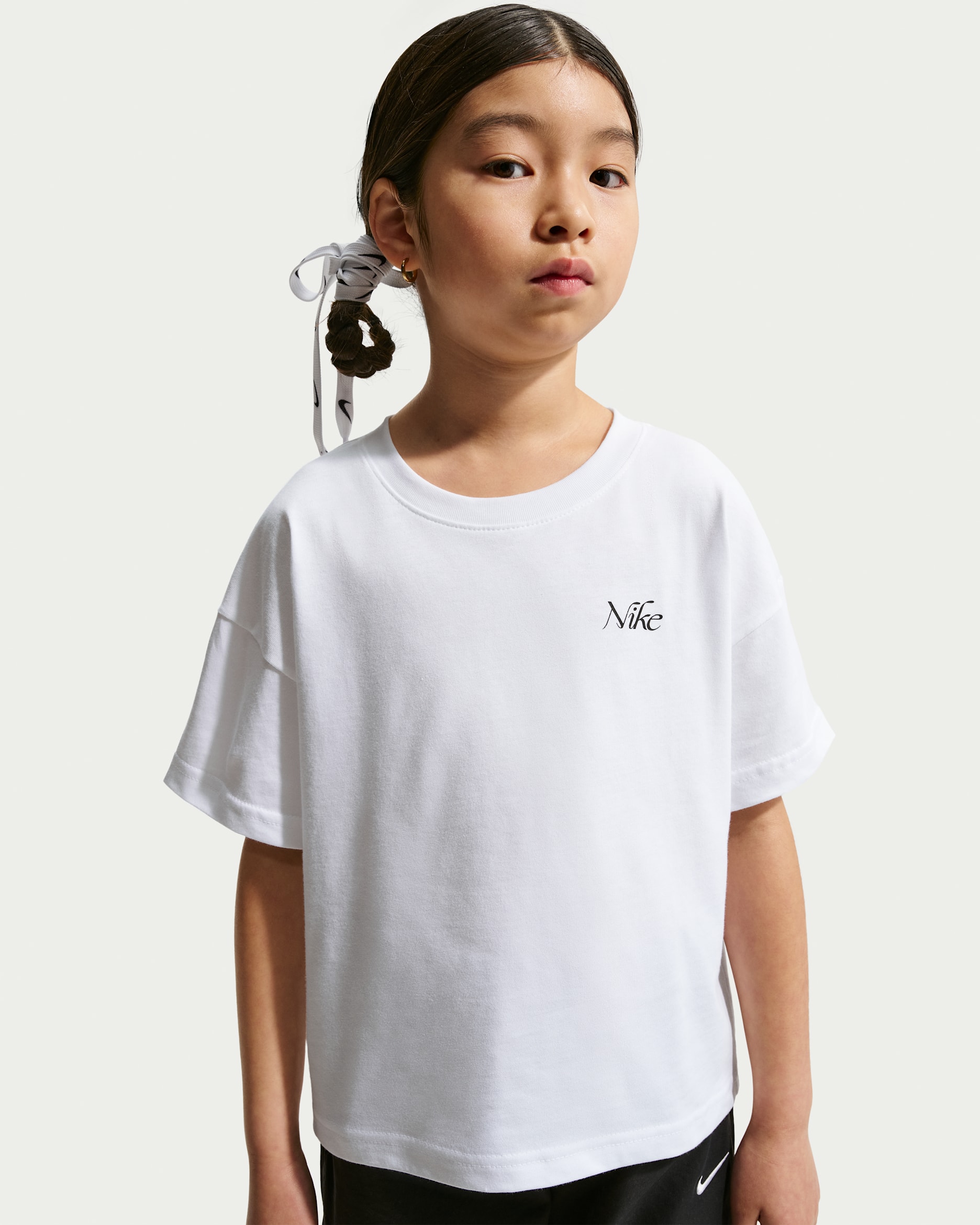 Nike Sportswear Older Kids' (Girls') Boxy T-Shirt - White