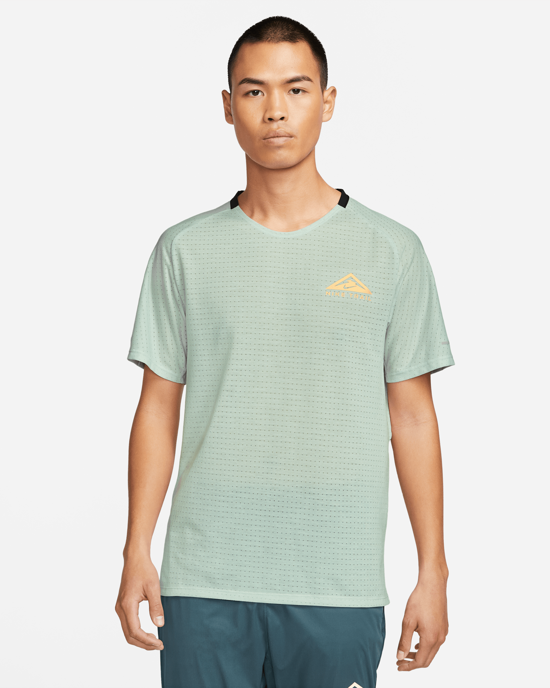 Nike Dri-FIT Trail Solar Chase 男款短袖越野跑步上衣 - Light Silver/Citron Pulse