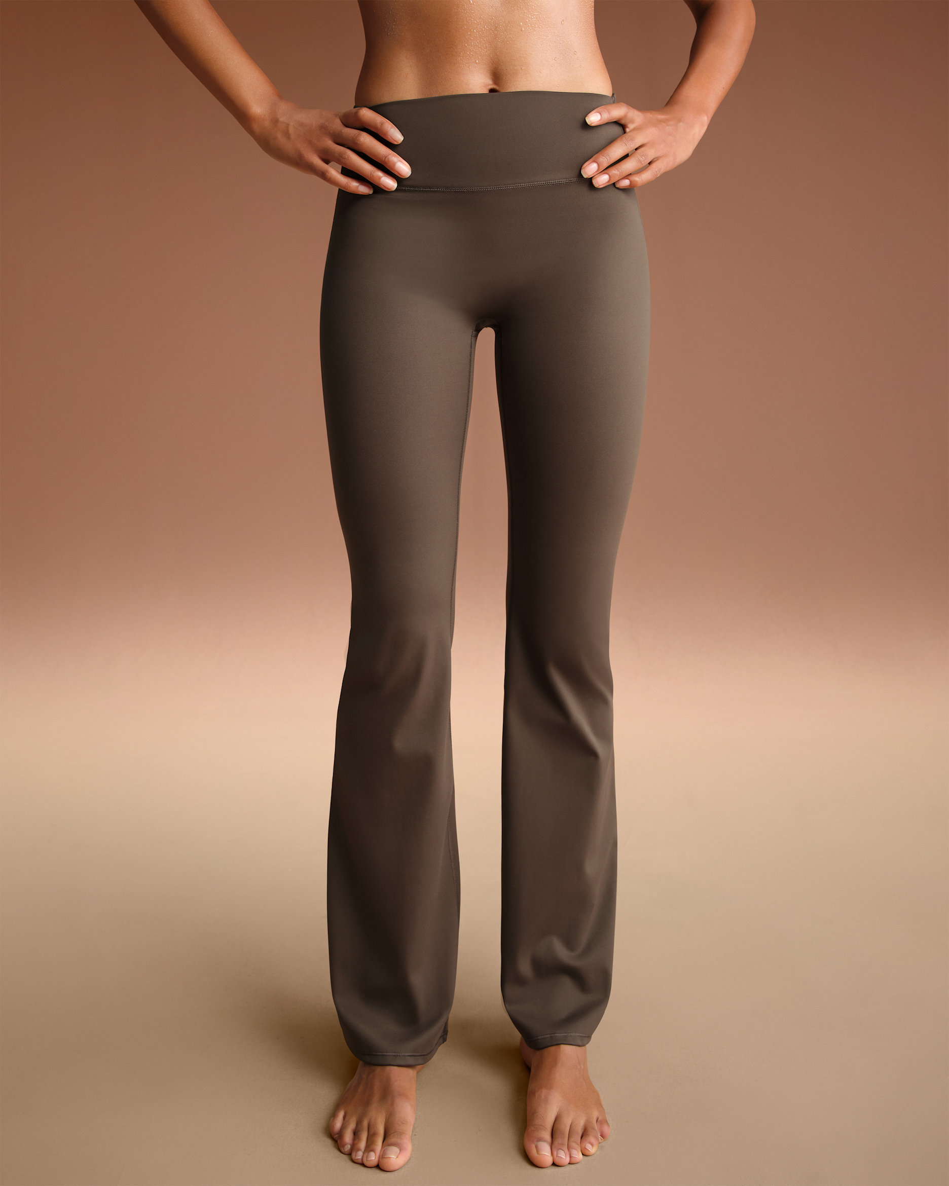 NikeSKIMS Matte Women's High-Waisted Slim Flared Leggings