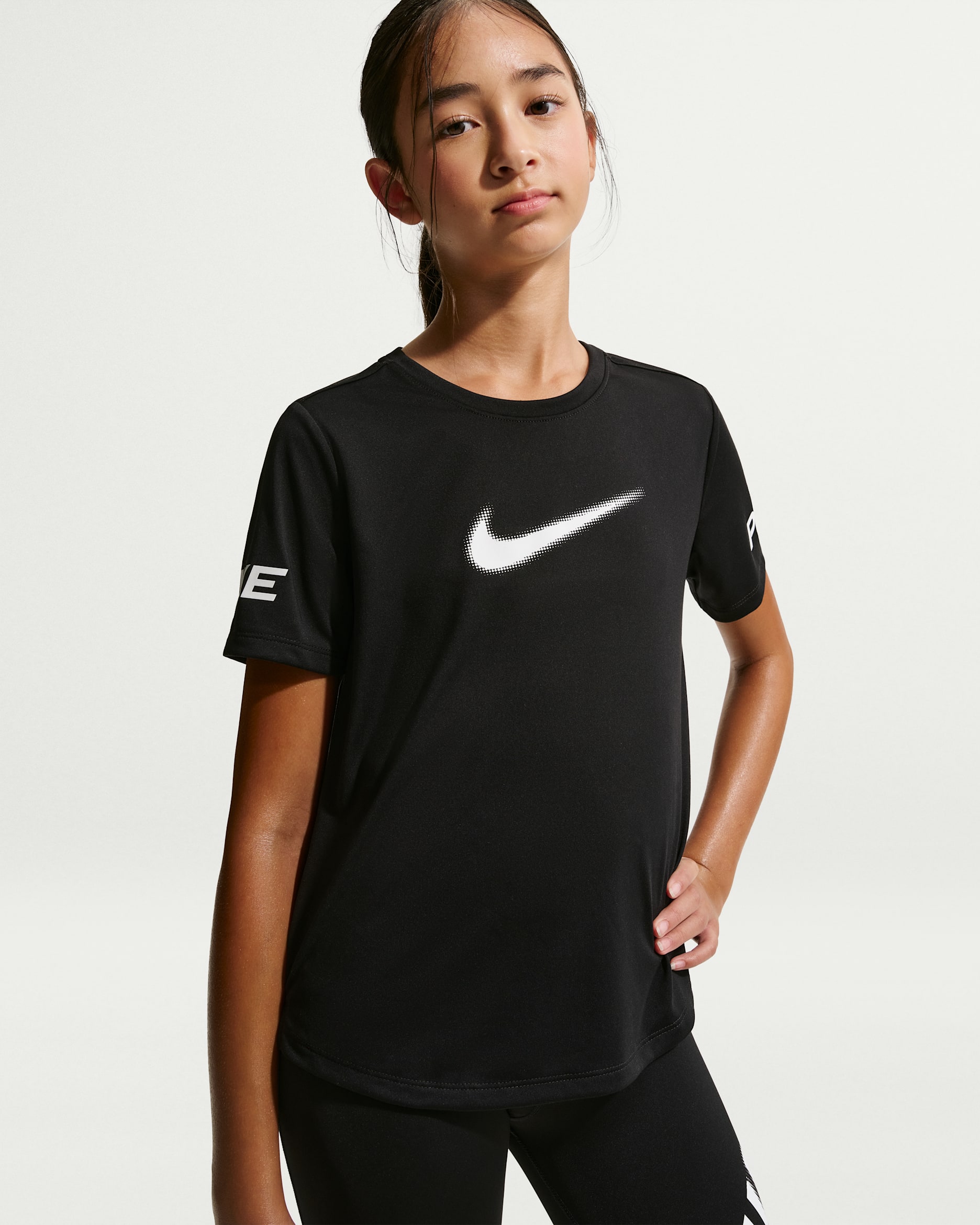 Playera de entrenamiento de manga corta Dri-FIT para niña talla grande Nike Pro - Negro/Blanco