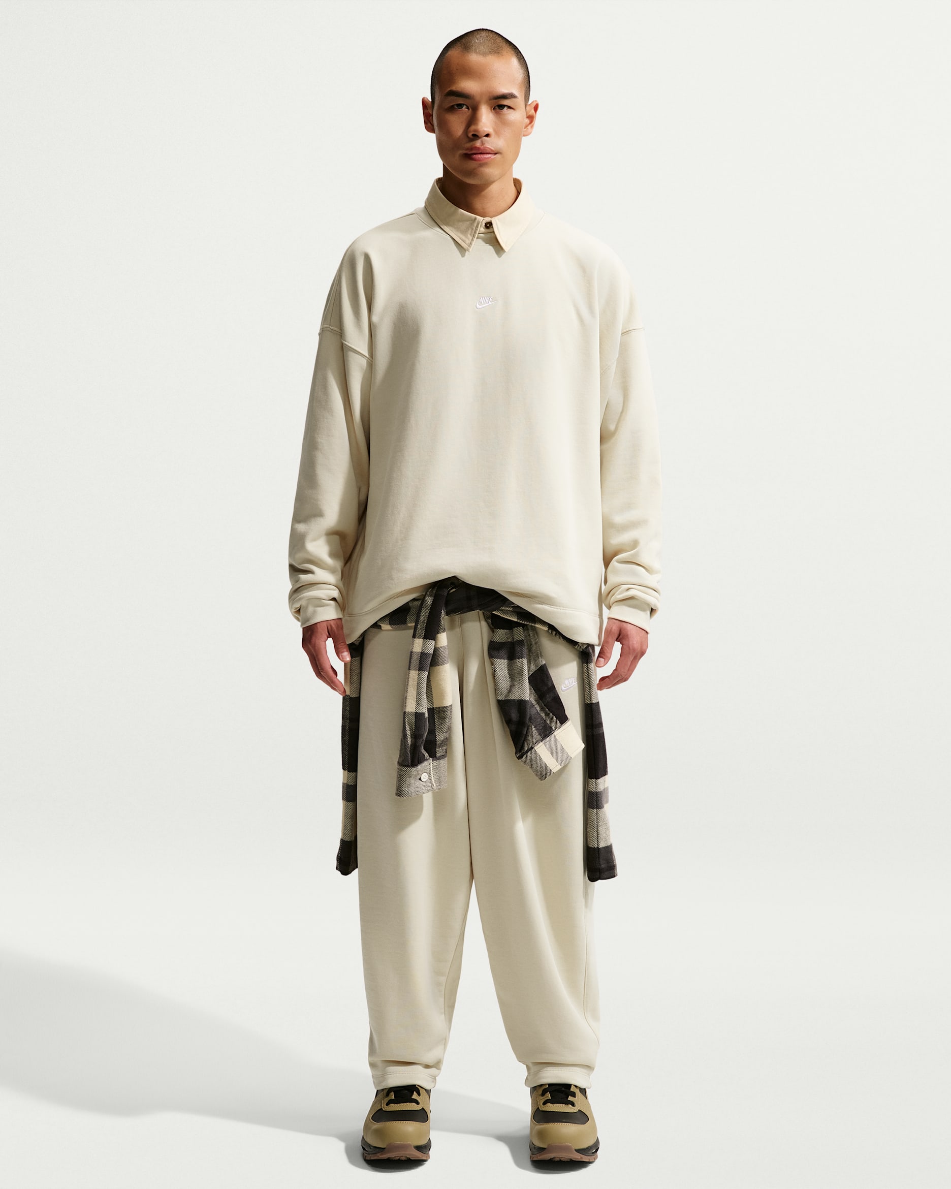 나이키 스포츠웨어 클럽 남성 오버사이즈 프렌치 테리 팬츠 - 라이트 카키/라이트 카키/화이트
