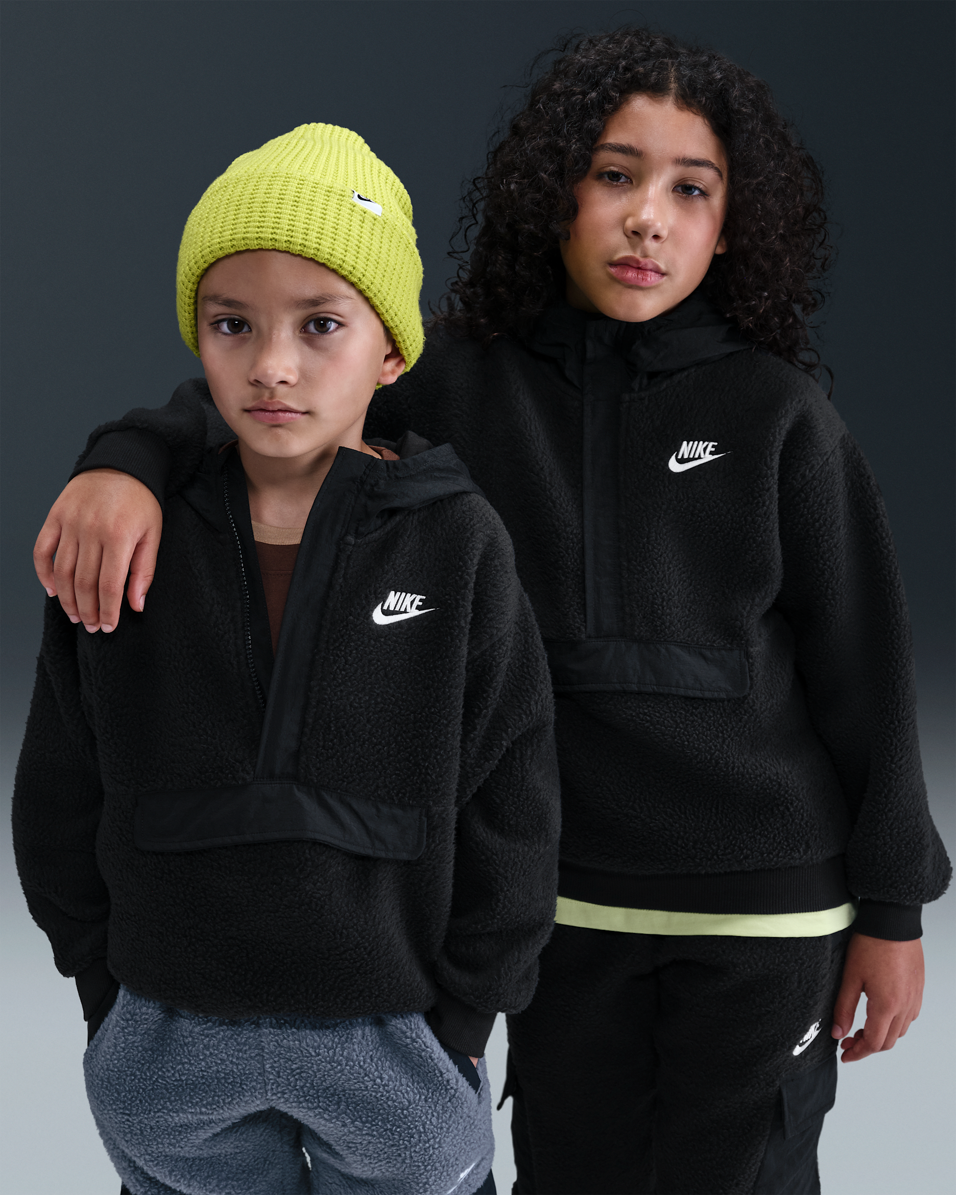 Felpa loose fit con cappuccio e zip a 1/4 Nike Sportswear Club Fleece – Ragazzo/a - Nero/Nero/Bianco