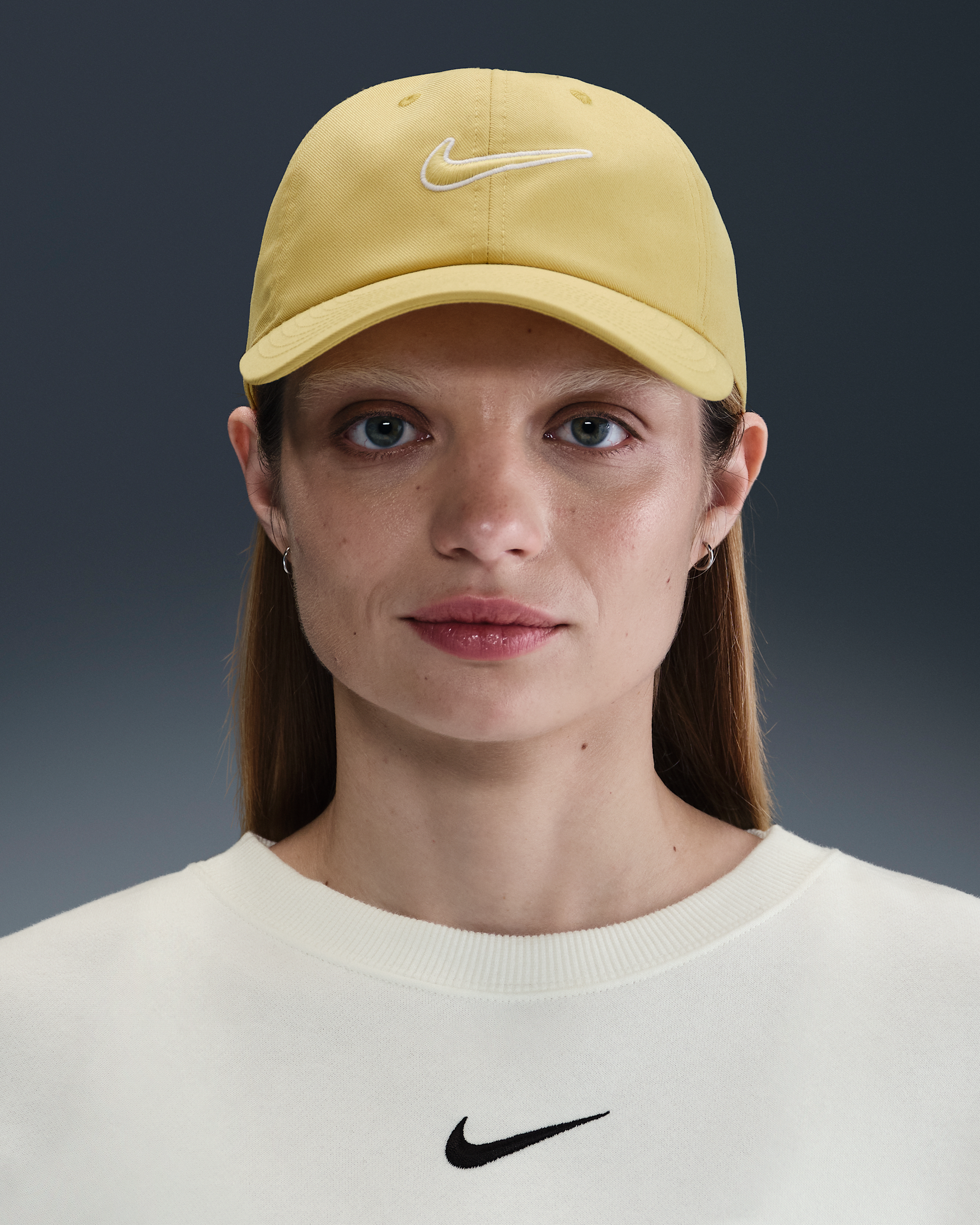 Gorra Swoosh desestructurada Nike Club - Oro Saturno/Oro Saturno