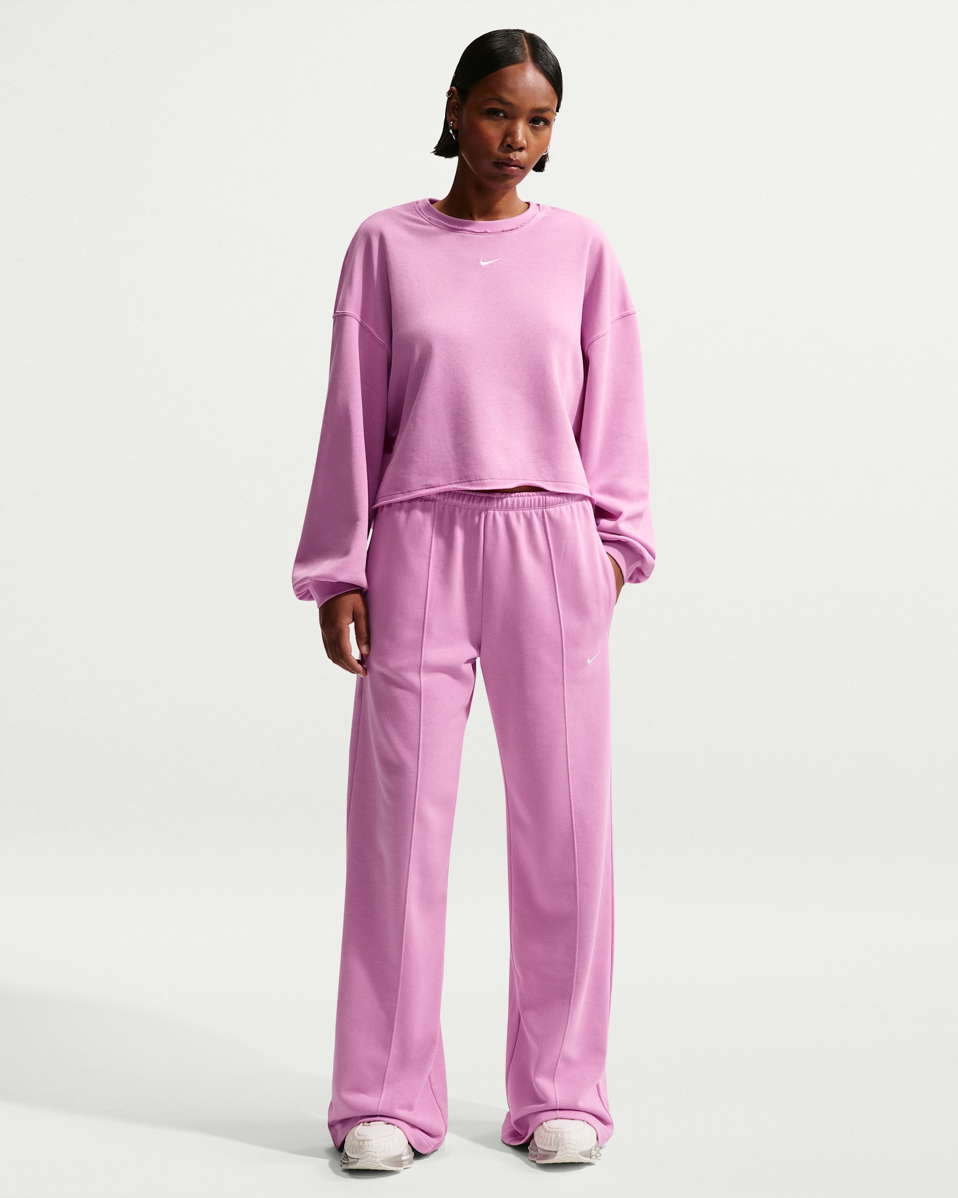 Pants de French Terry de tiro medio con dobladillo abierto para mujer Nike Sportswear Chill Terry - Magenta claro/Magenta claro/Vela