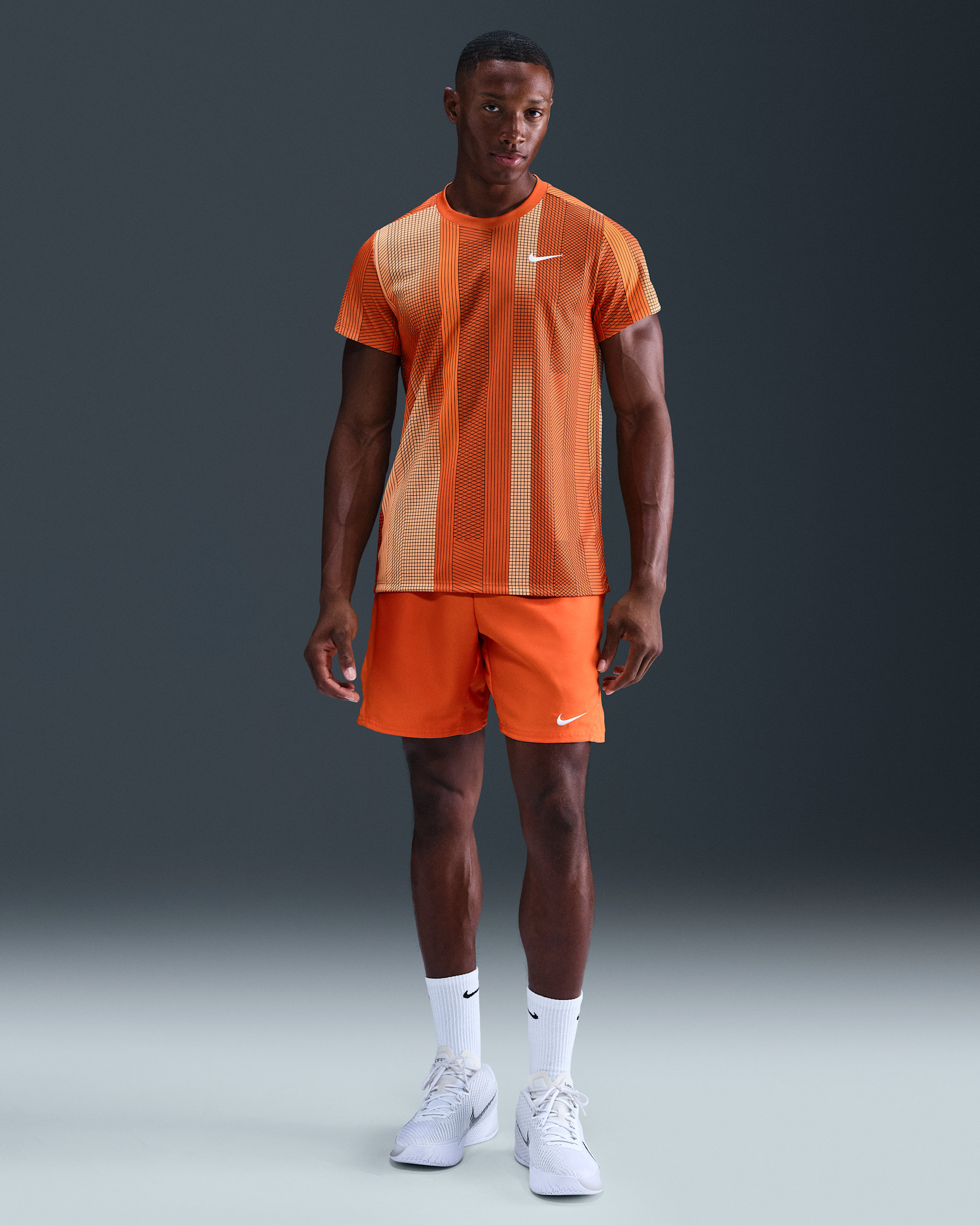 Shorts de tenis Dri-FIT de 18 cm para hombre NikeCourt Victory  - Naranja fogata/Blanco