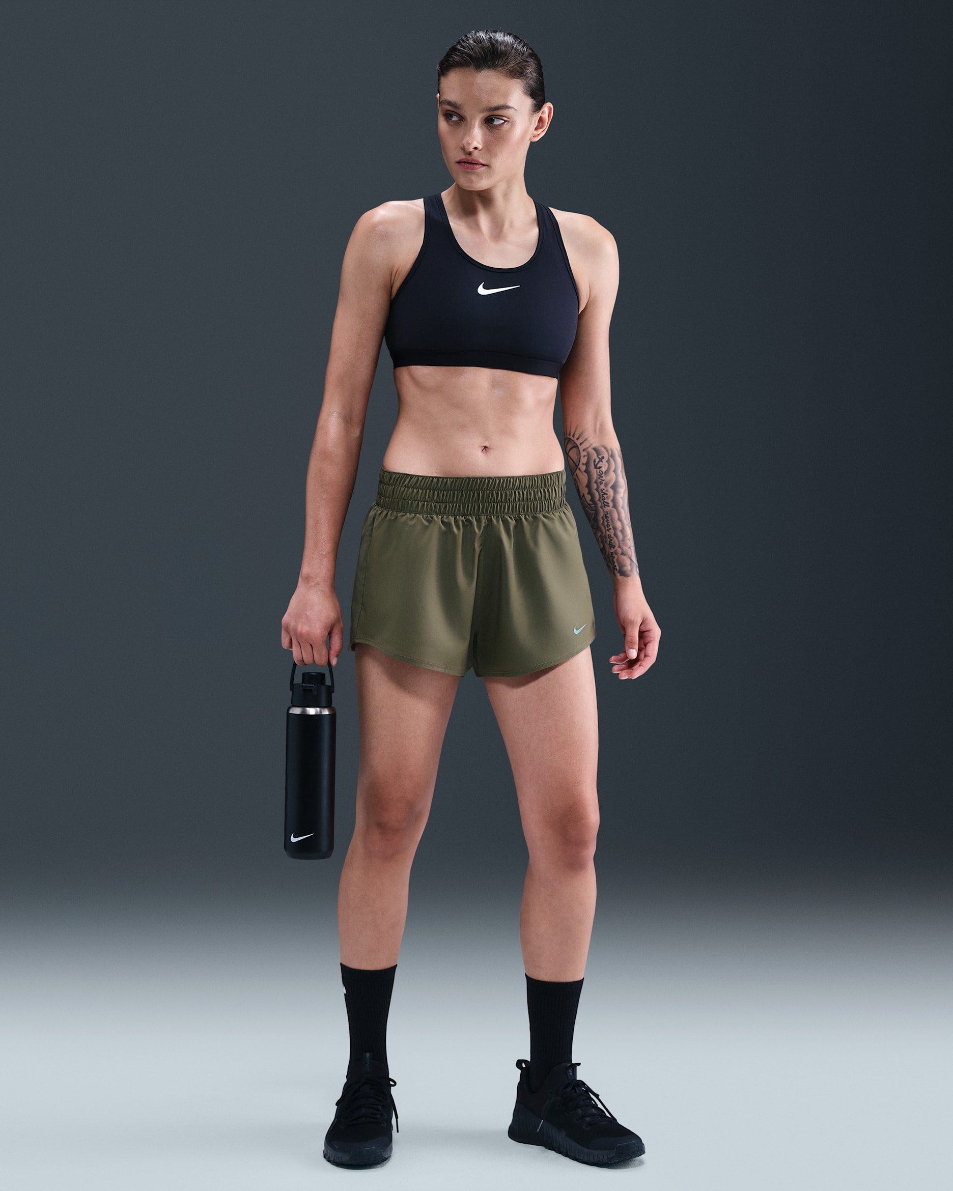 Damskie spodenki ze średnim stanem i wszytą bielizną Dri-FIT Nike One 7,5 cm - Medium Olive