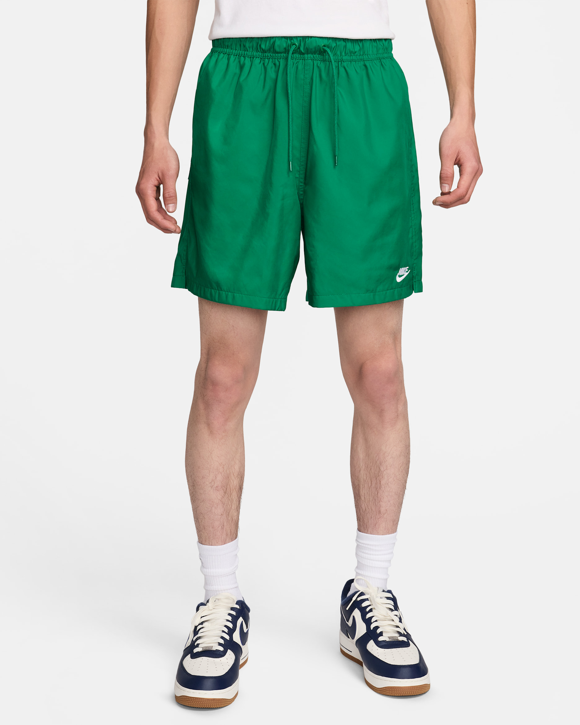 Nike Club Men's Woven Flow Shorts - Malachite/White