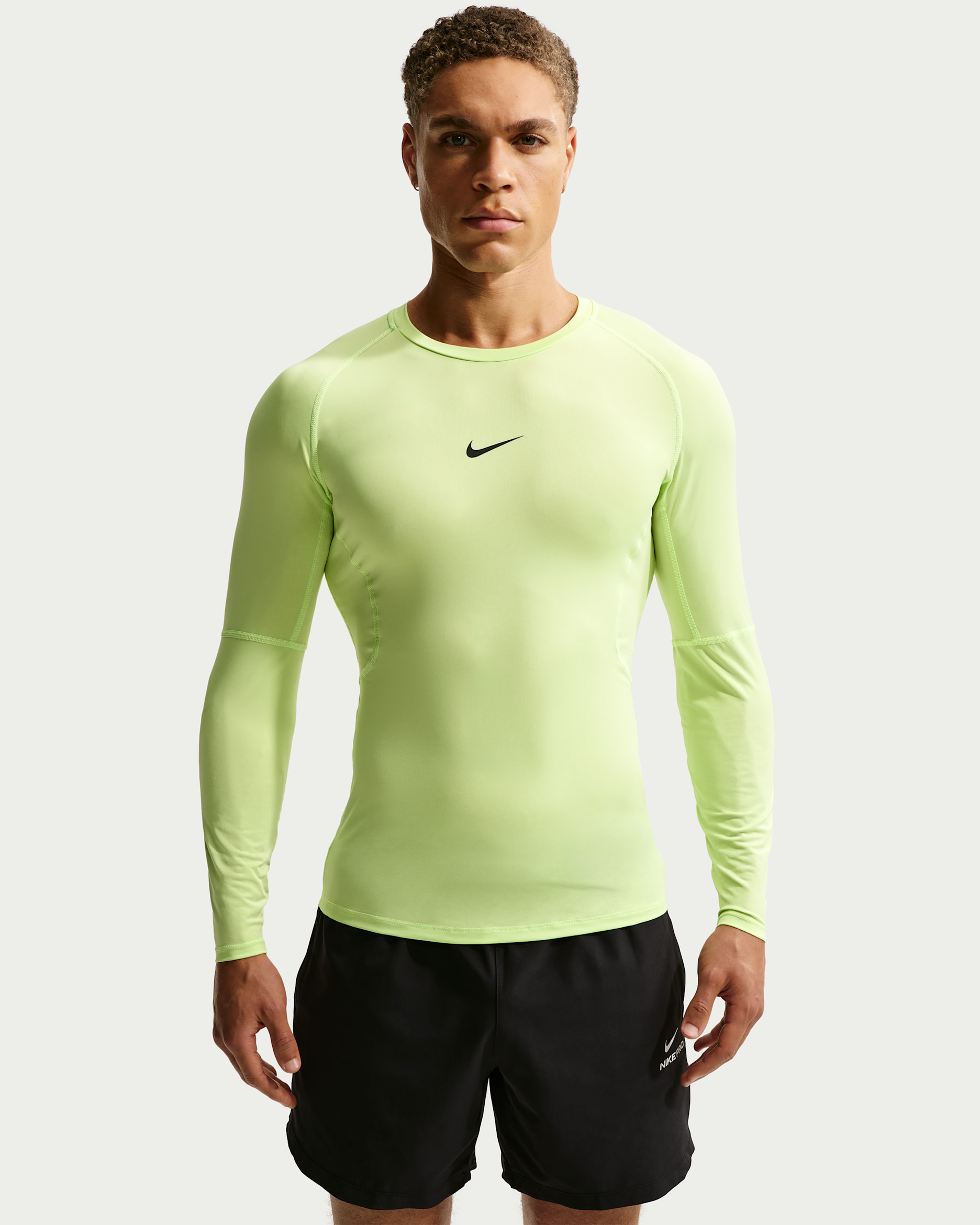 Pánské přiléhavé fitness tričko Dri-FIT Nike Pro s dlouhým rukávem - Light Liquid Lime/Černá