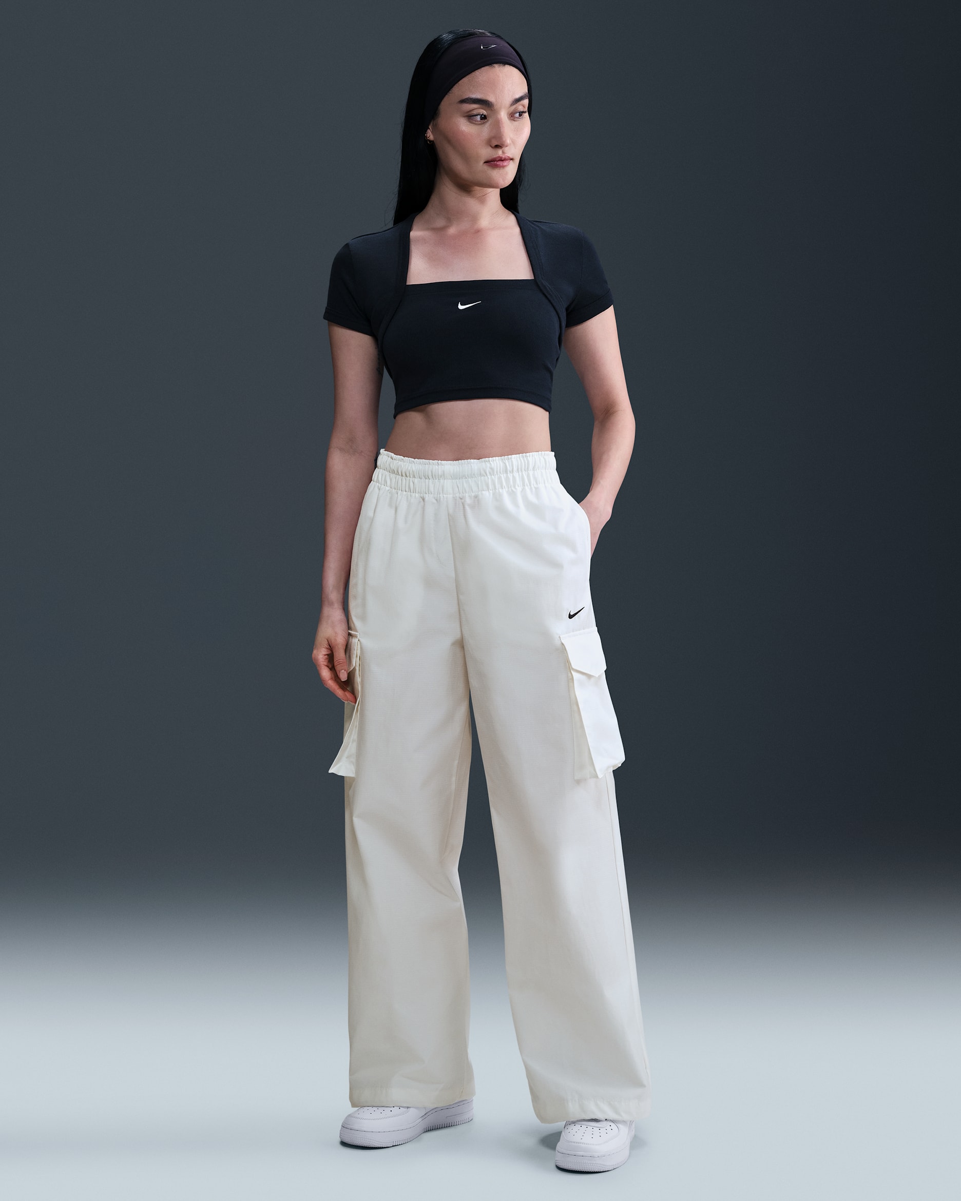 나이키 스포츠웨어 에브리씽 우븐 여성 미드라이즈 카고 팬츠 - 세일/블랙