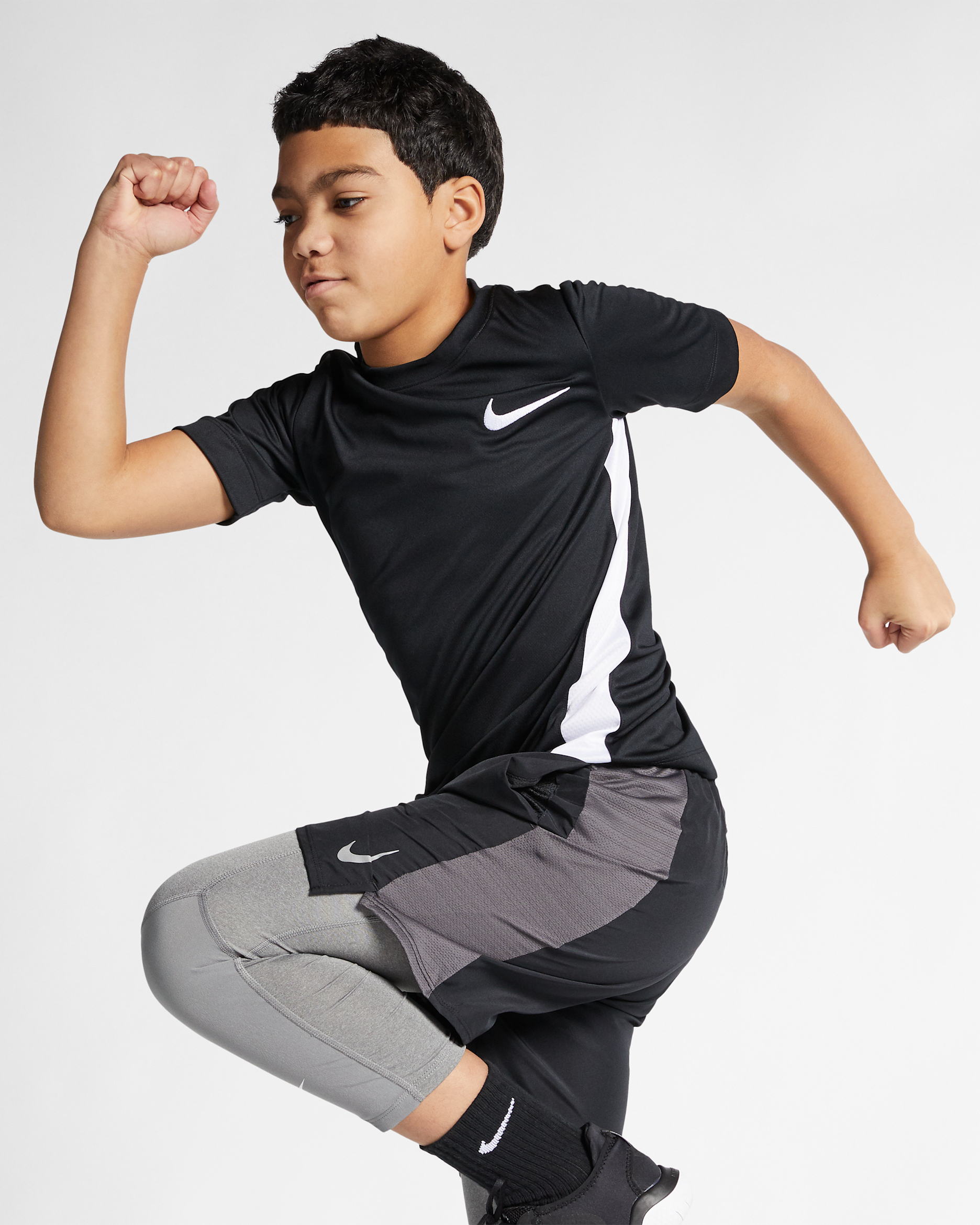 เสื้อเทรนนิ่งแขนสั้นเด็กโต Nike Dri-FIT (ชาย) - ดำ/ขาว/ขาว