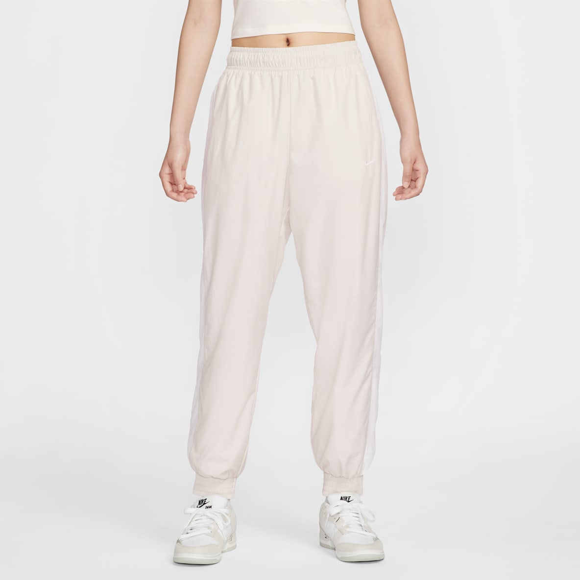 나이키 스포츠웨어 클래식 우븐 여성 UV 미드라이즈 루즈 조거