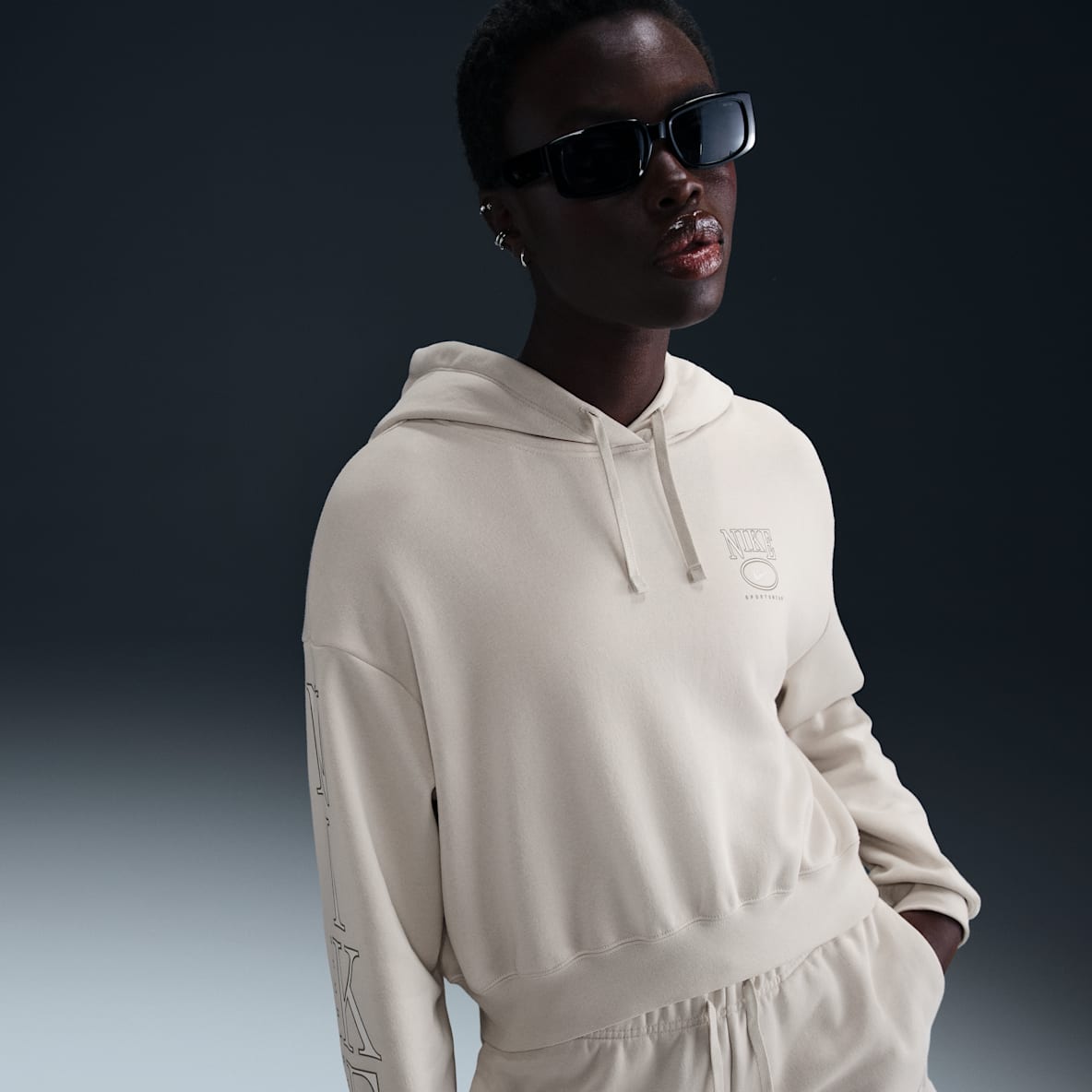 Nike Sportswear Club Fleece Women's Oversized Cropped Graphic Hoodie