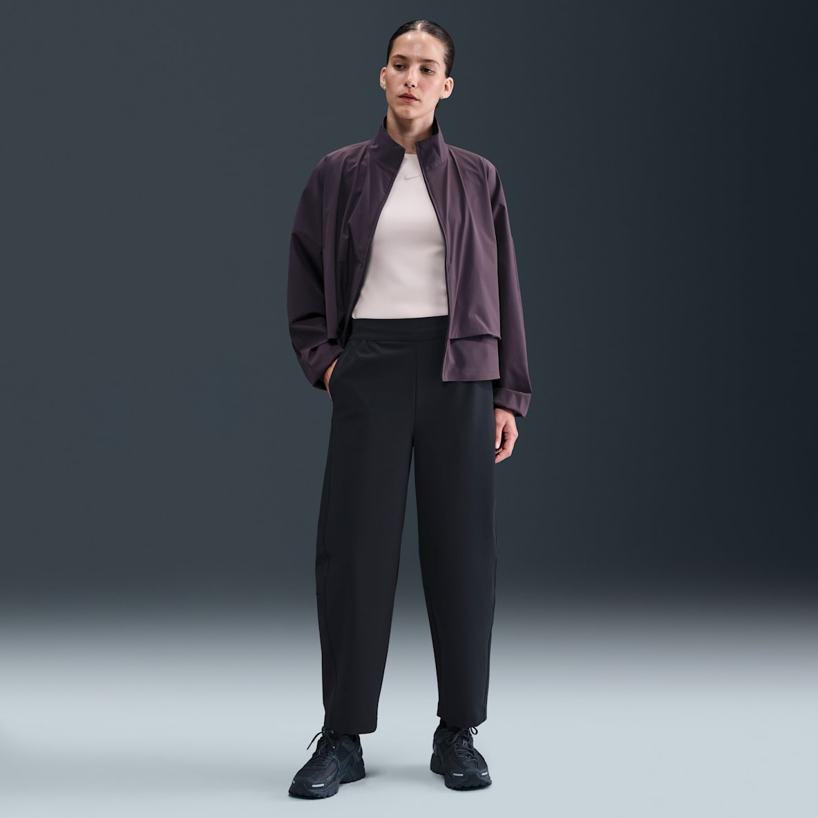 Nike 24.7 PerfectStretch Nike 24.7 PerfectStretch Pantalons Dri-FIT de cintura alta amb camals rectes i amples - Dona