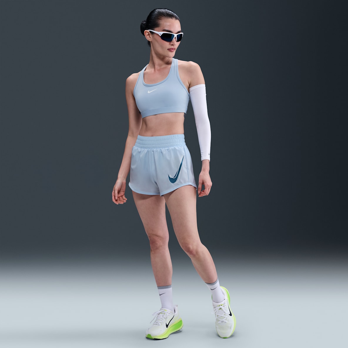 Nike One 女款 Dri-FIT ADV 中腰隱藏式內裡跑步短褲