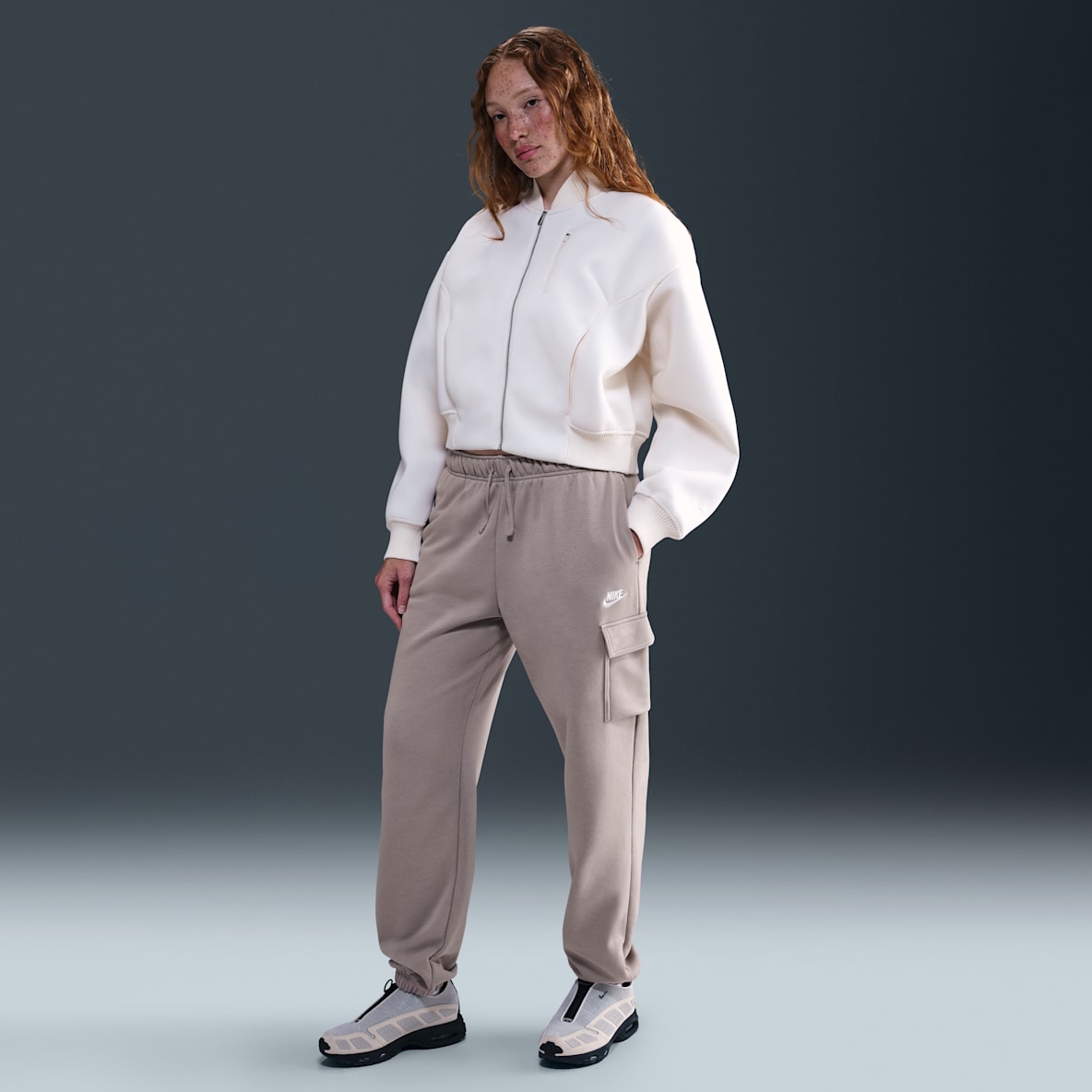 Nike Sportswear Club Fleece Women's Mid-Rise Oversized Cargo Sweatpants