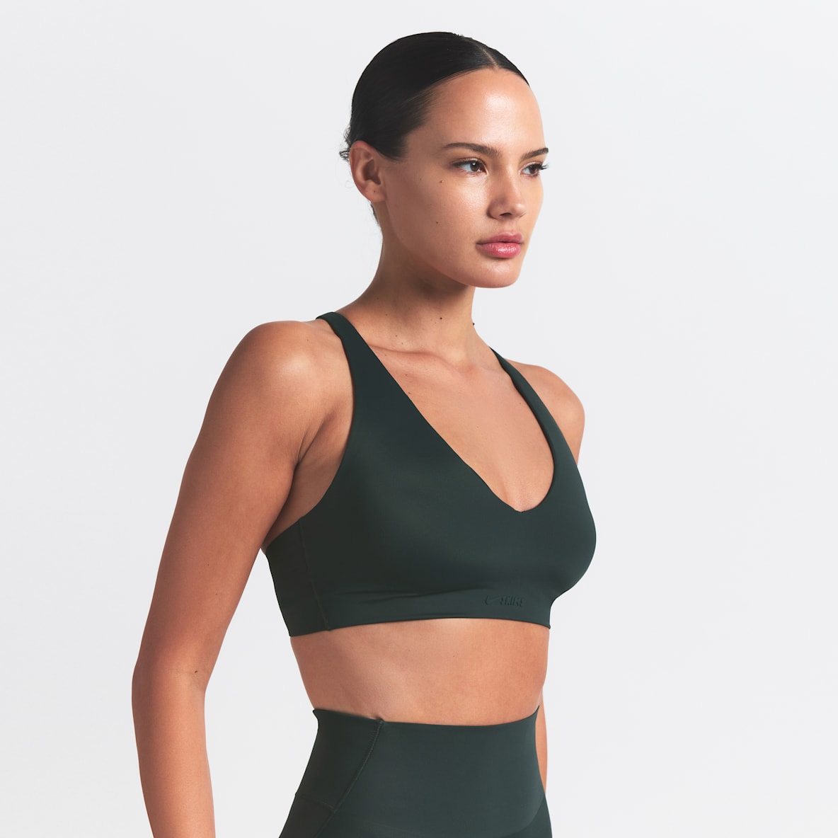 NikeSKIMS Shine Women's V-Neck Bra