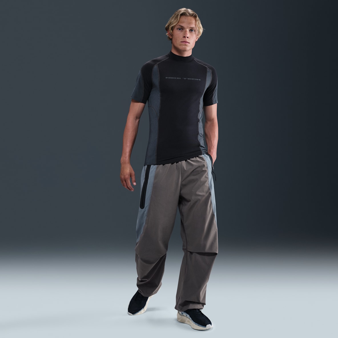 Nike Tech Nike Tech Men's Dri-FIT Woven Colour-Block Oversized Trousers