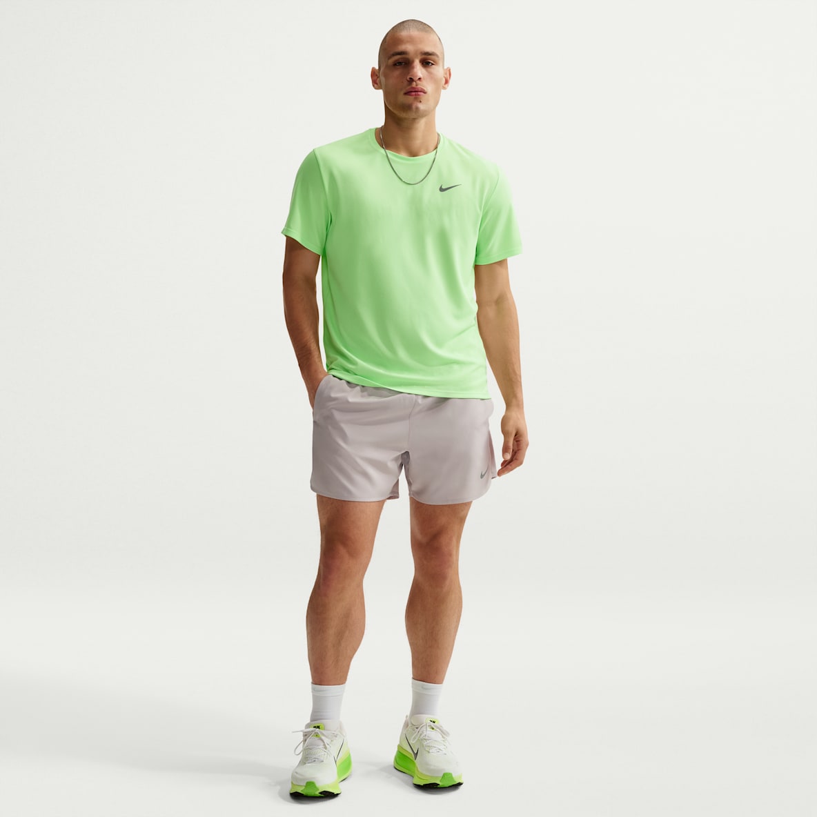 Nike Dri-FIT Challenger Nike Dri-FIT Challenger 男款 5" 隱藏式內裡多功能短褲