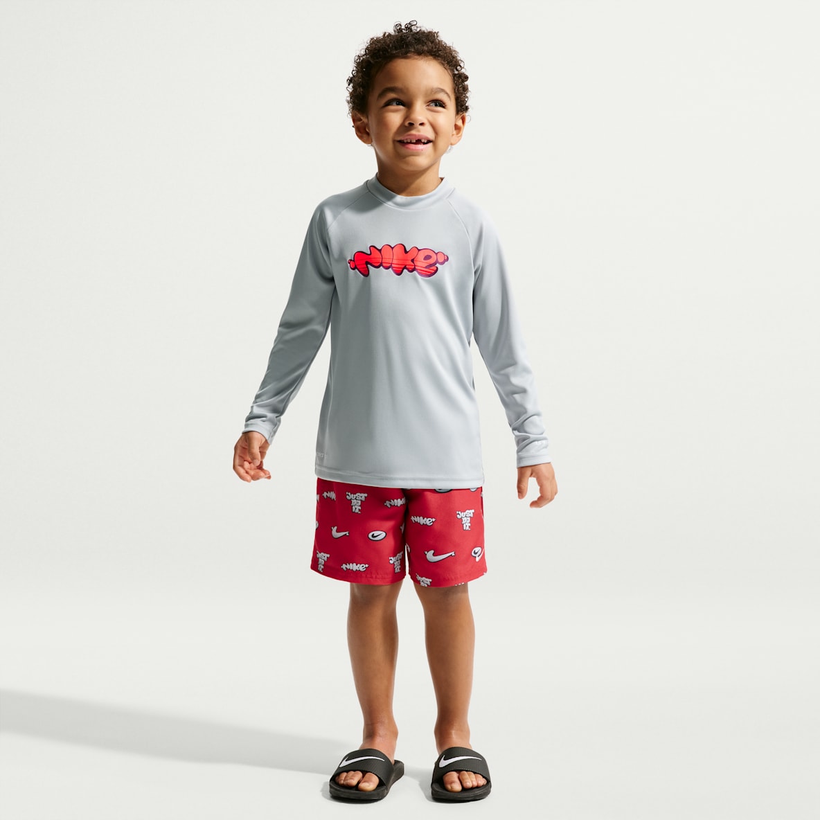 Nike Swim Hydroguard Essential Playera de manga larga Dri-FIT con protección UV para niño talla pequeña