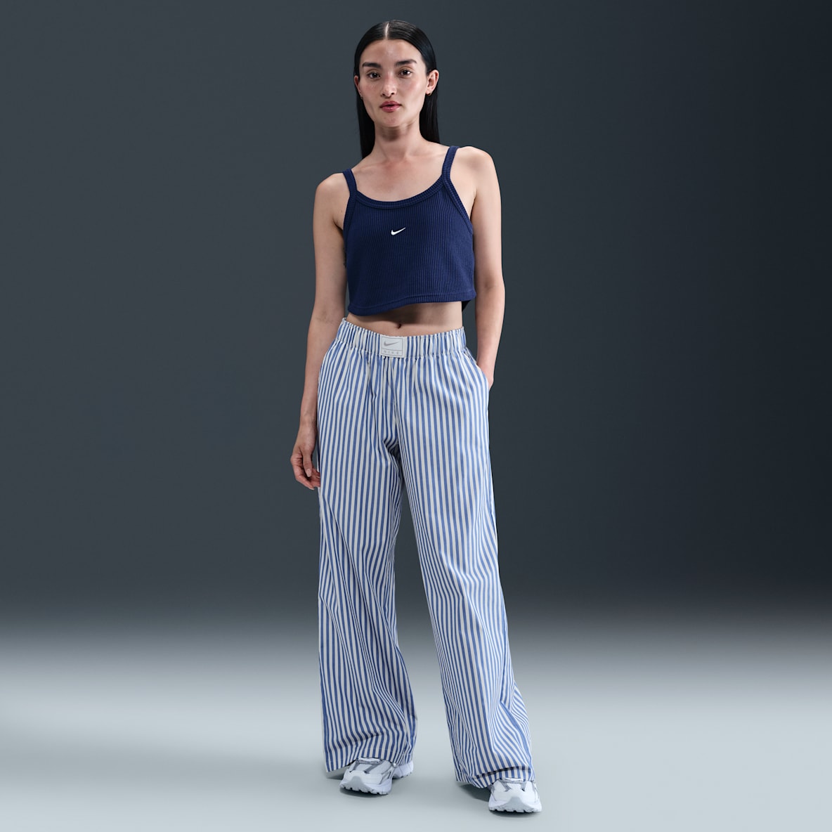 Nike Sportswear Chill Poplin Nike Sportswear Chill Poplin Women's Mid-Rise Loose Striped Trousers
