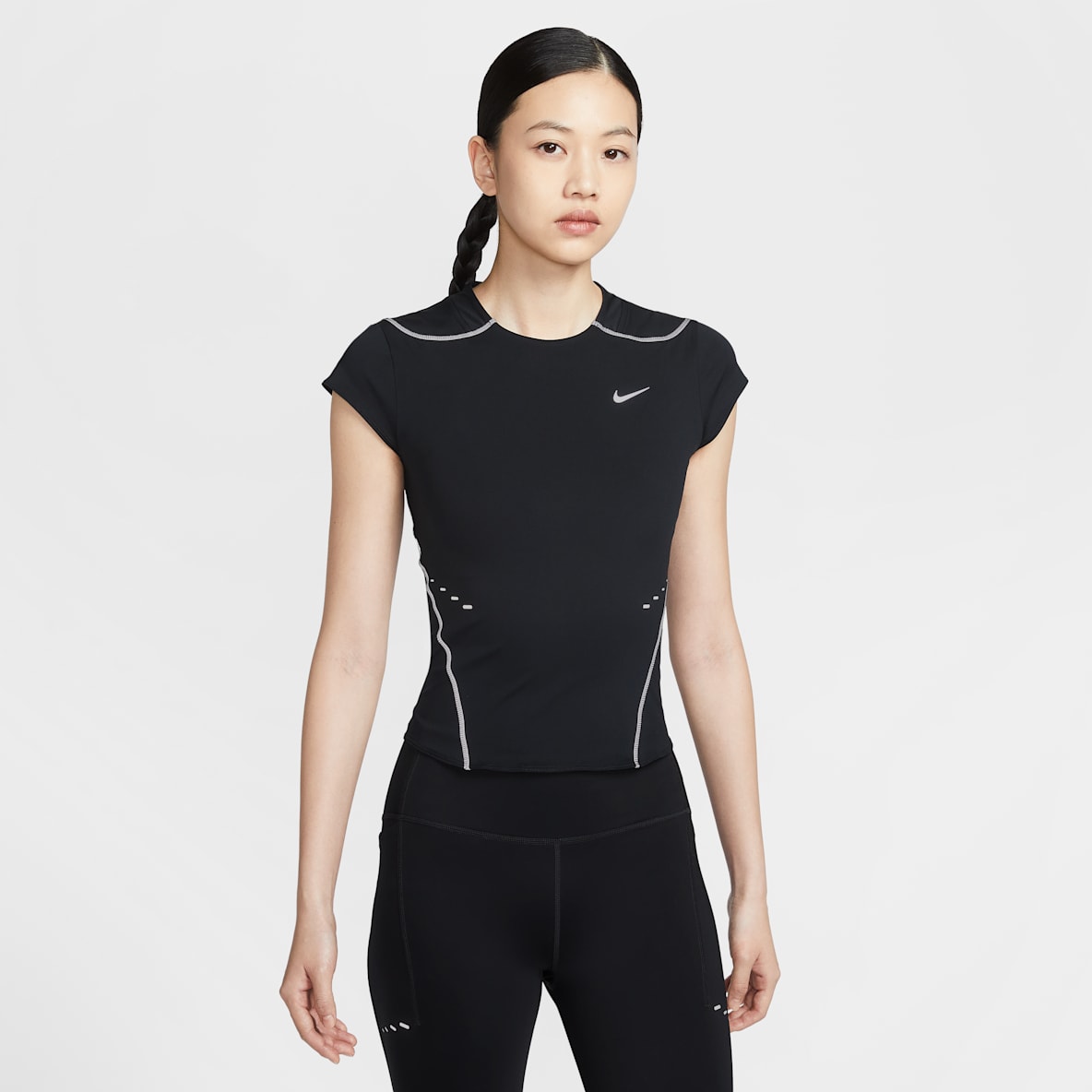 Nike Swift Nike Swift 女款 Dri-FIT ADV 反光裝飾跑步上衣