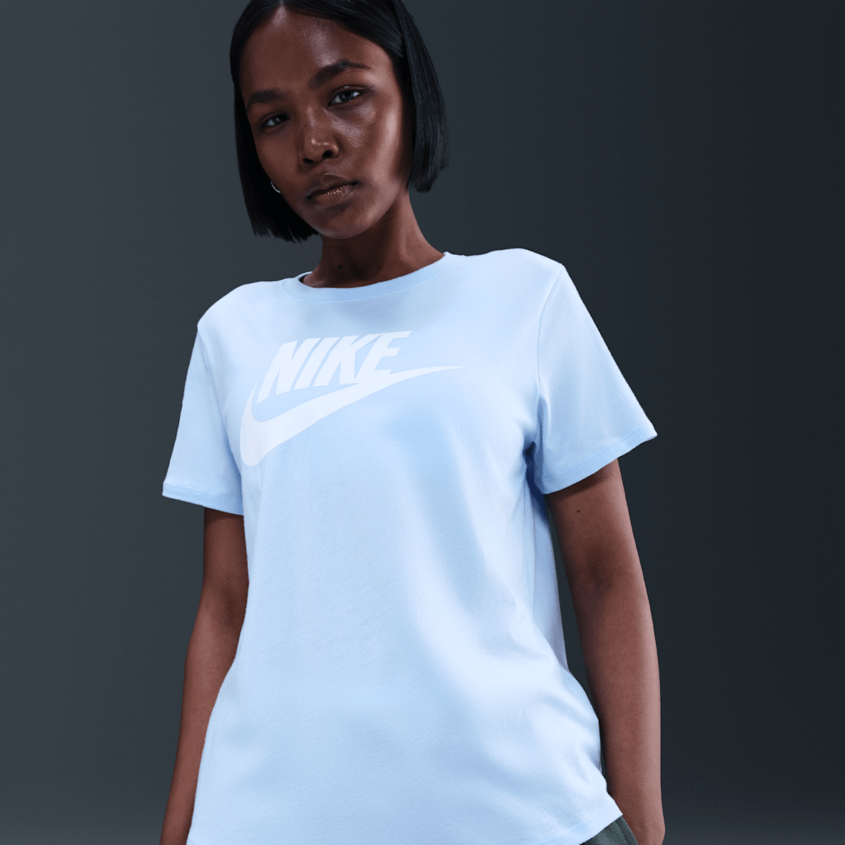 Nike Sportswear Essentials Nike Sportswear Essentials Playera con logotipo para mujer
