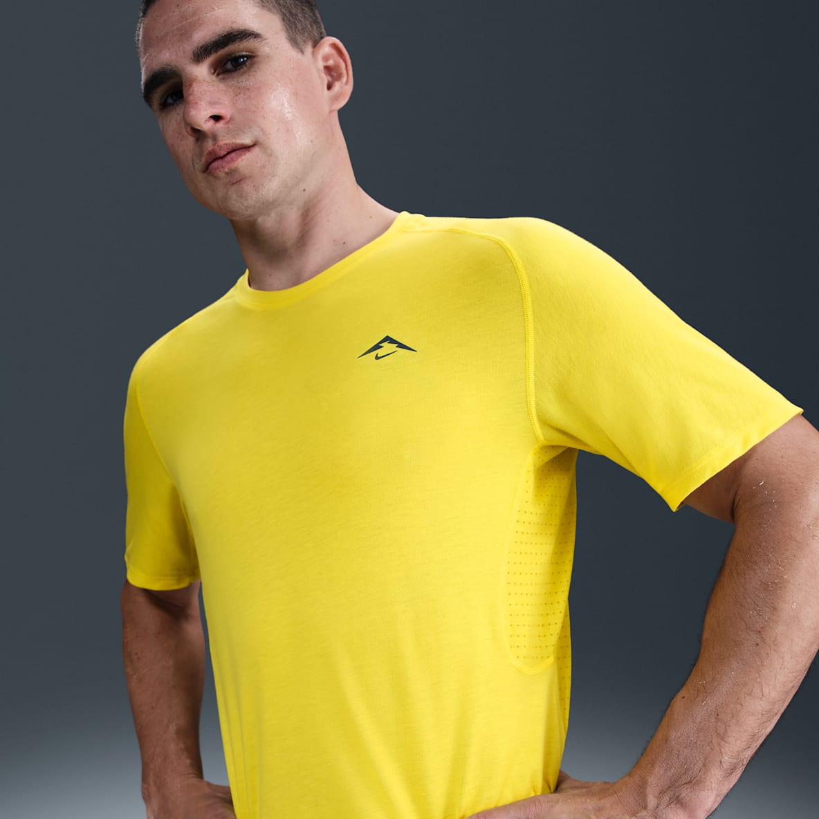 Nike Solar Chase Nike Solar Chase Men's Dri-FIT ADV Short-Sleeve Running Top